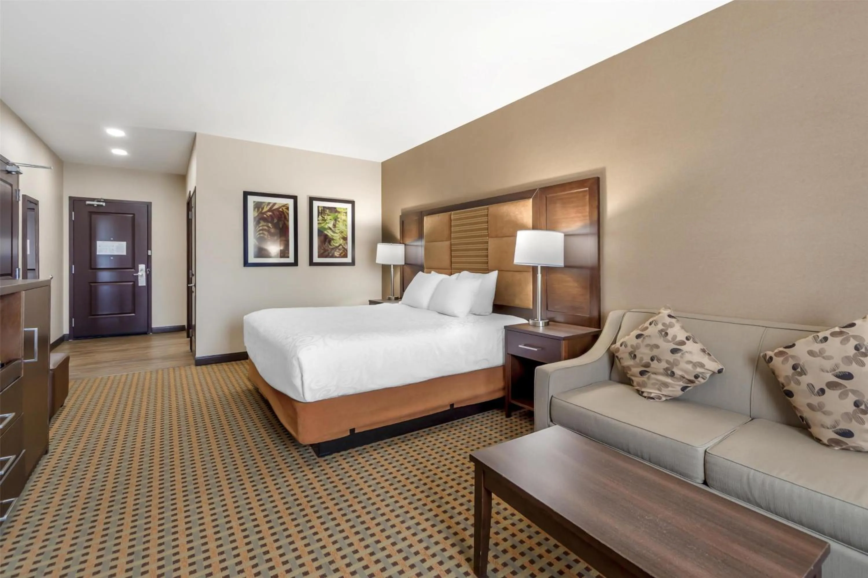 Bedroom, Bed in Best Western Plus Hinton Inn & Suites