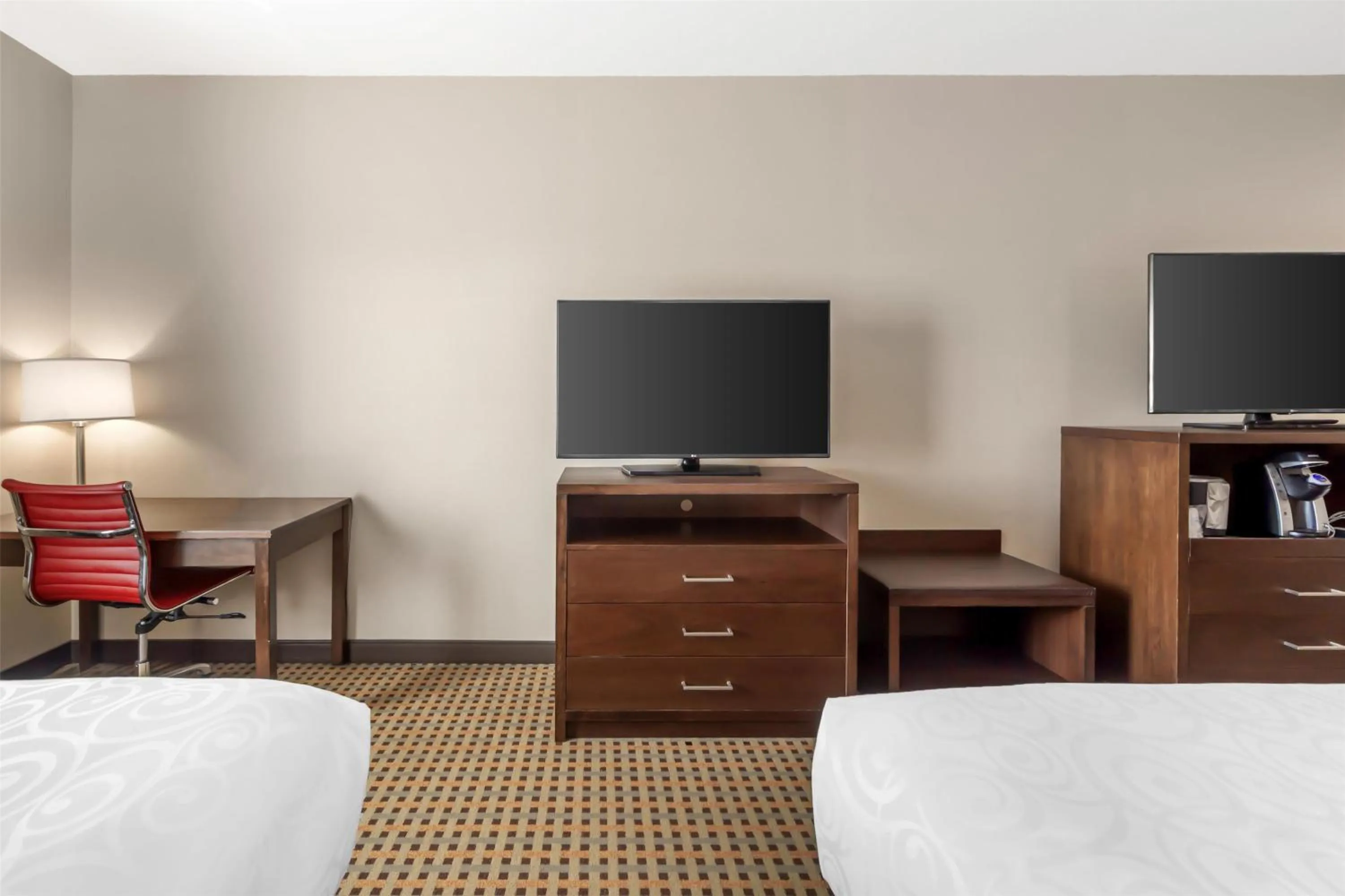 Bedroom, Bed in Best Western Plus Hinton Inn & Suites