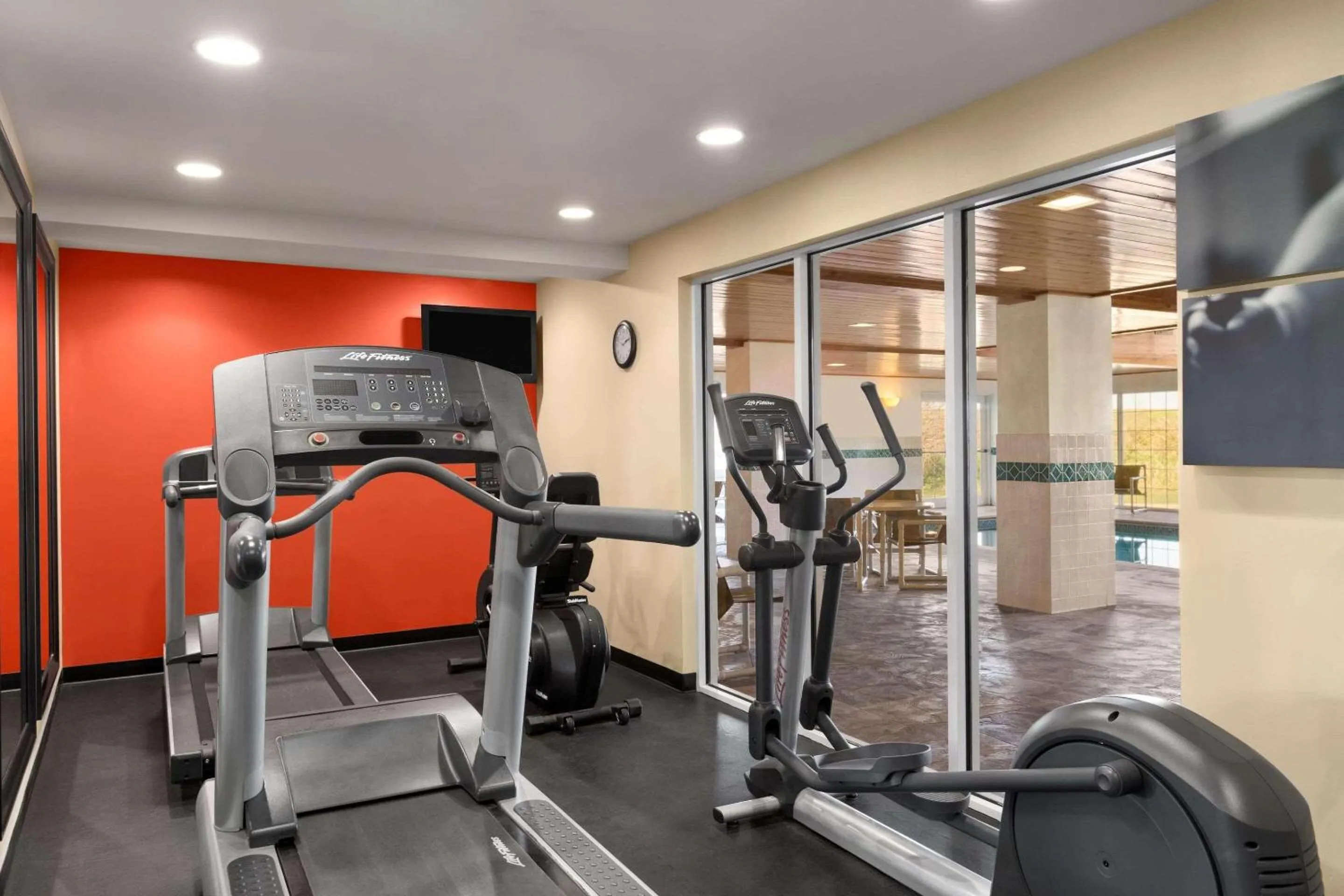 Fitness centre/facilities in Country Inn & Suites by Radisson, Rochester South, MN