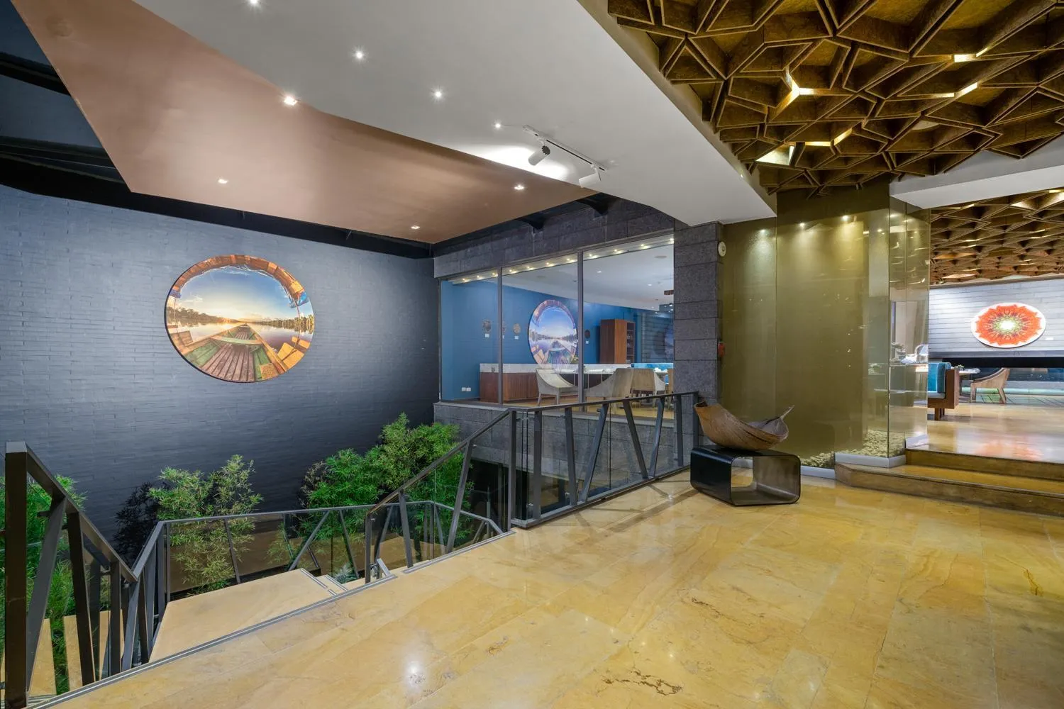 Restaurant/places to eat in BOG Hotel