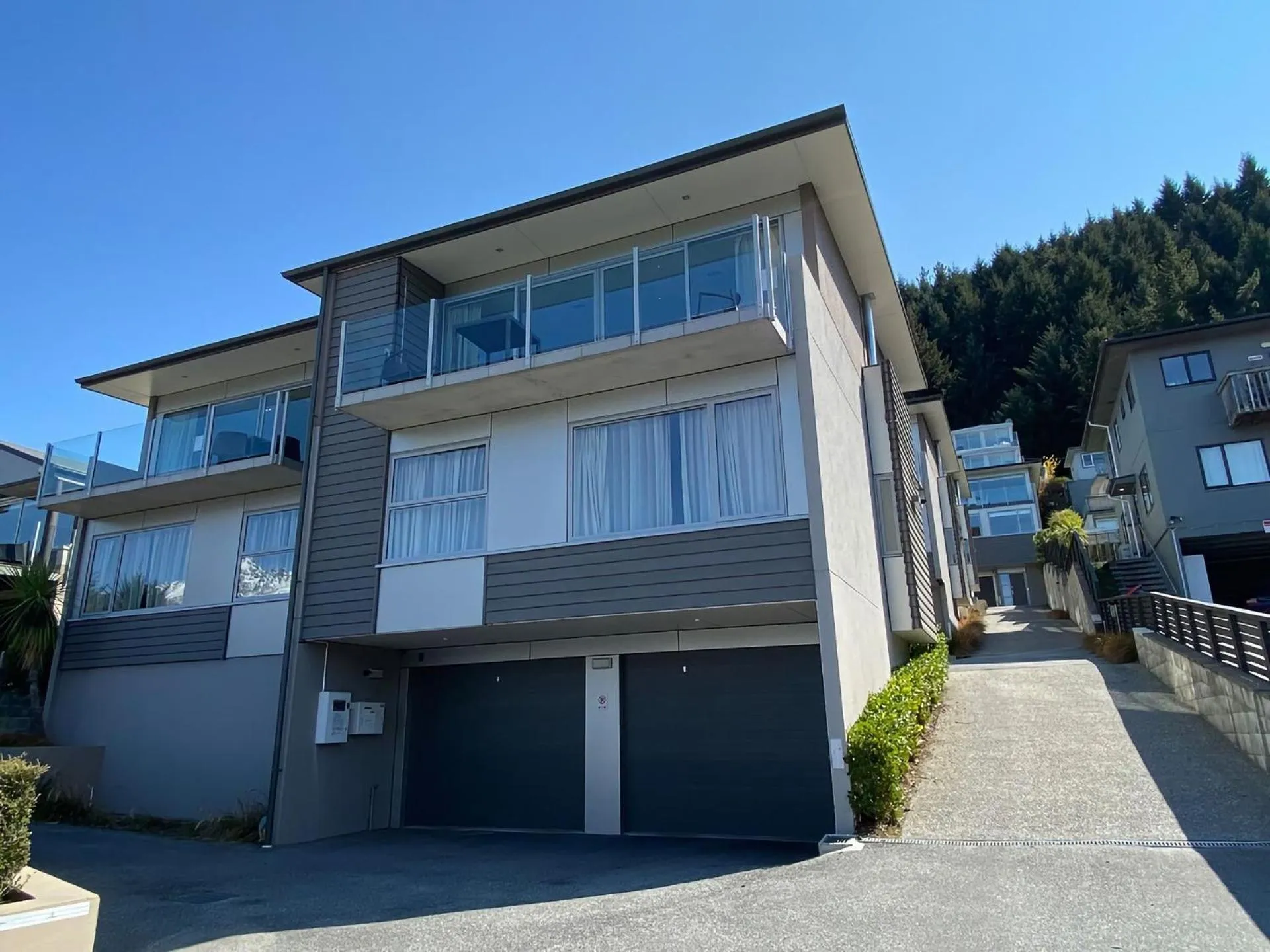 LakeRidge Queenstown Front Row