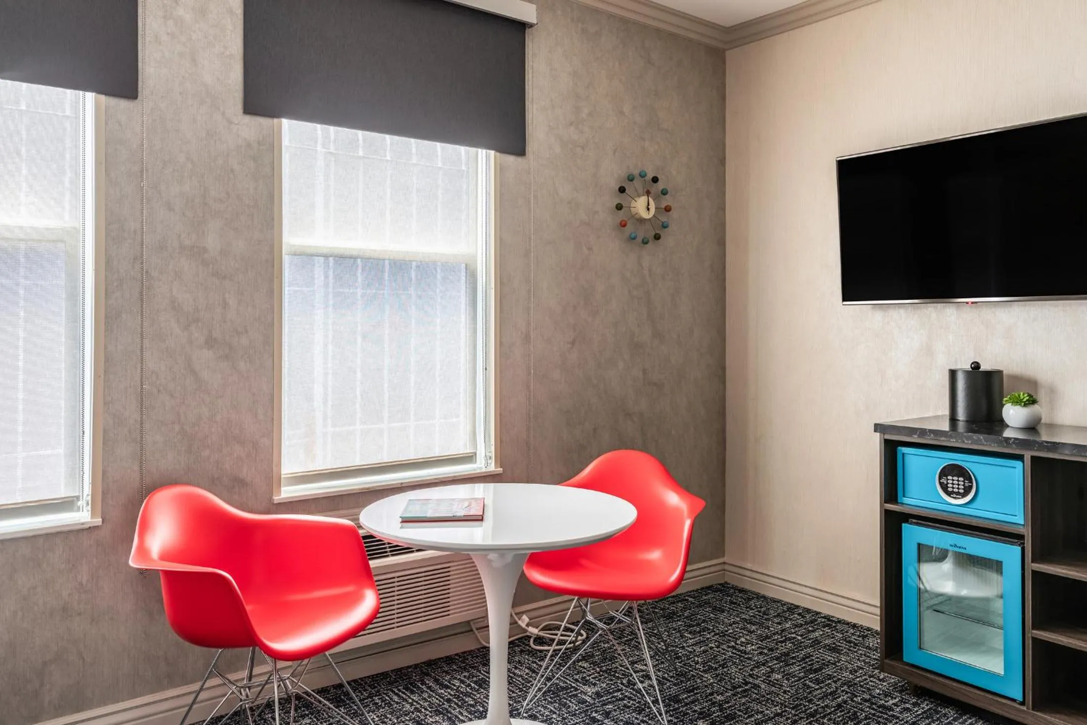 Seating area in Signature San Francisco