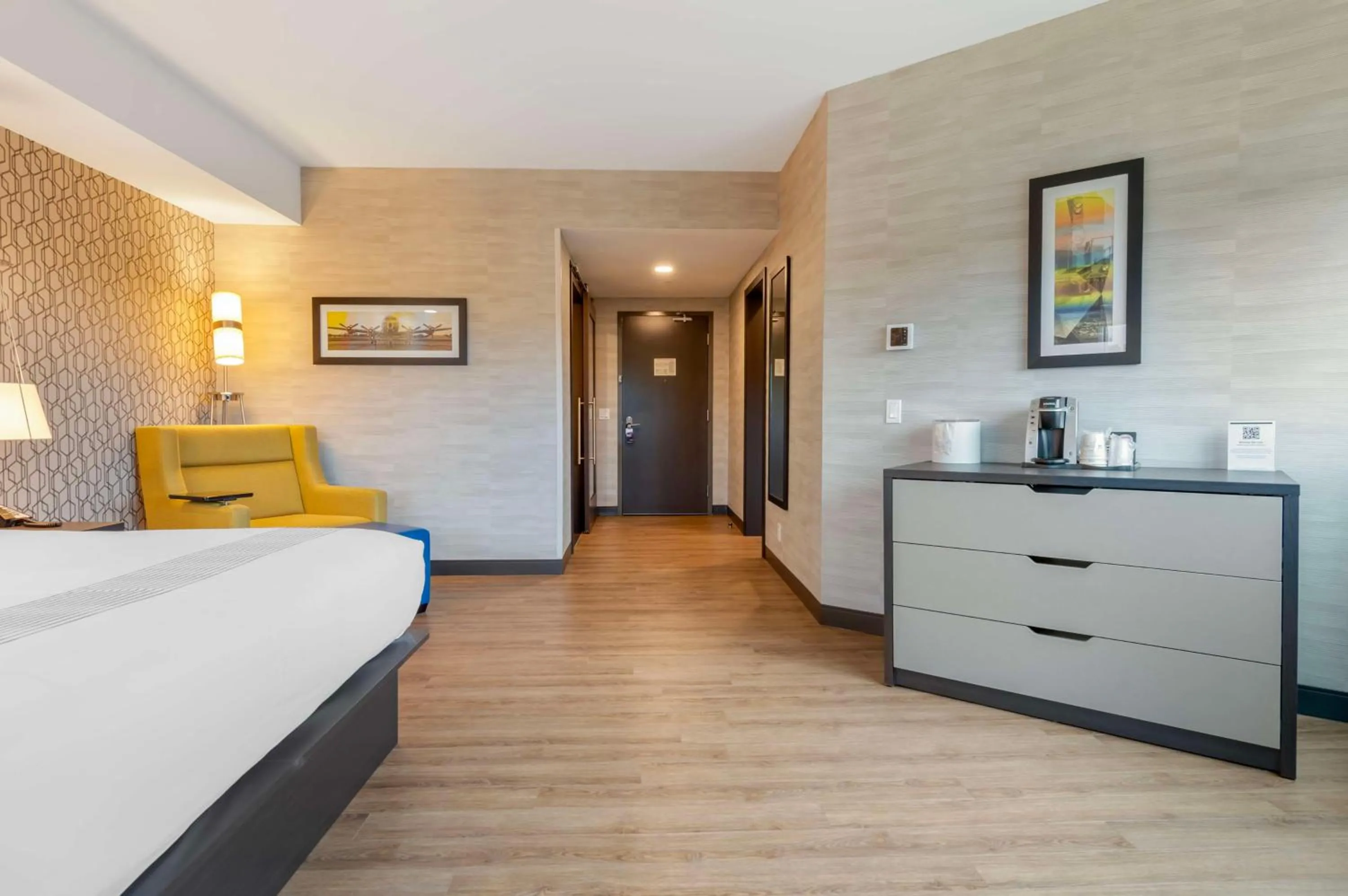 Photo of the whole room, Bed in GLō Best Western Kanata Ottawa West