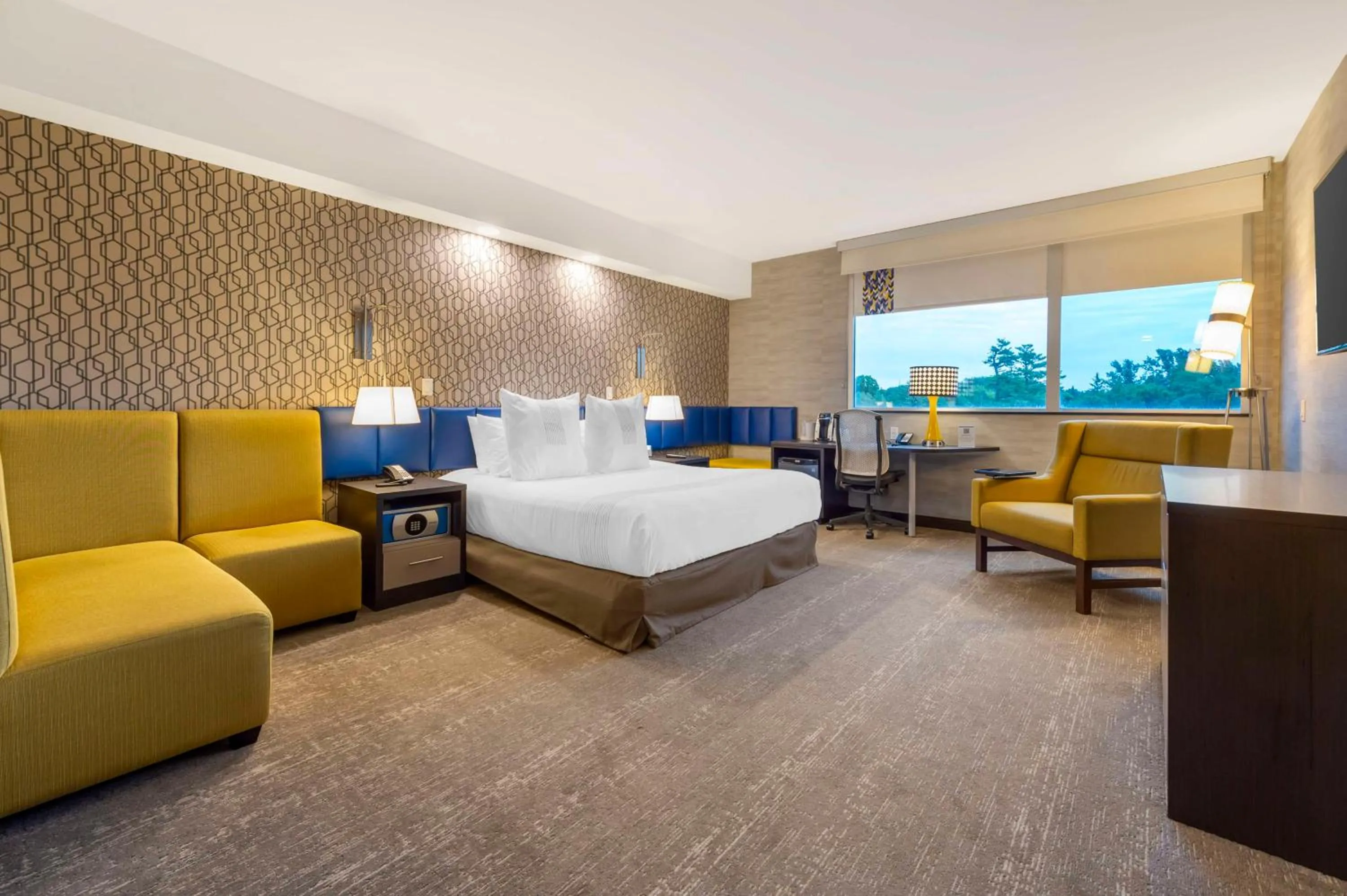 Bedroom, Bed in GLō Best Western Kanata Ottawa West