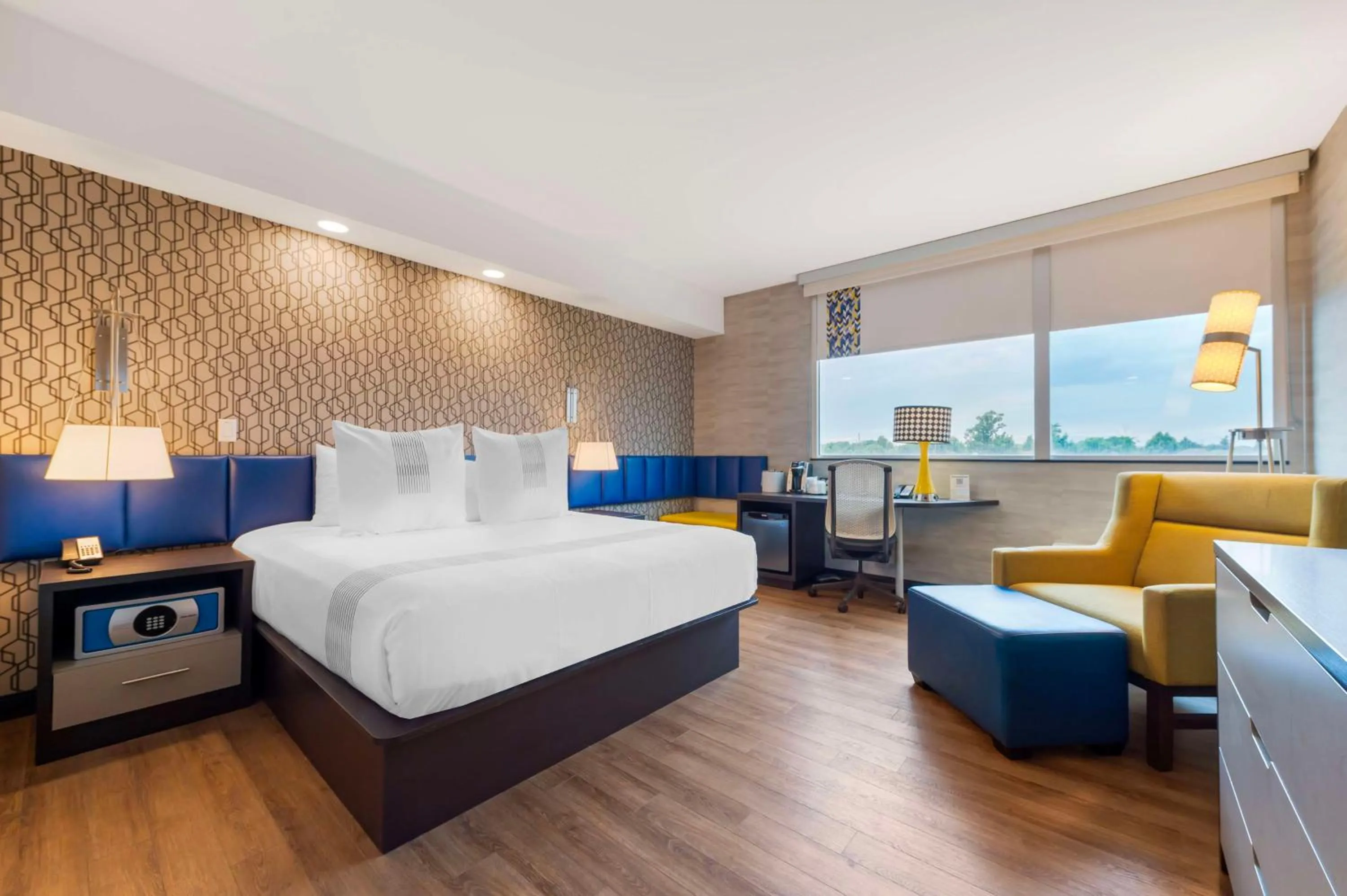 Bedroom, Bed in GLō Best Western Kanata Ottawa West