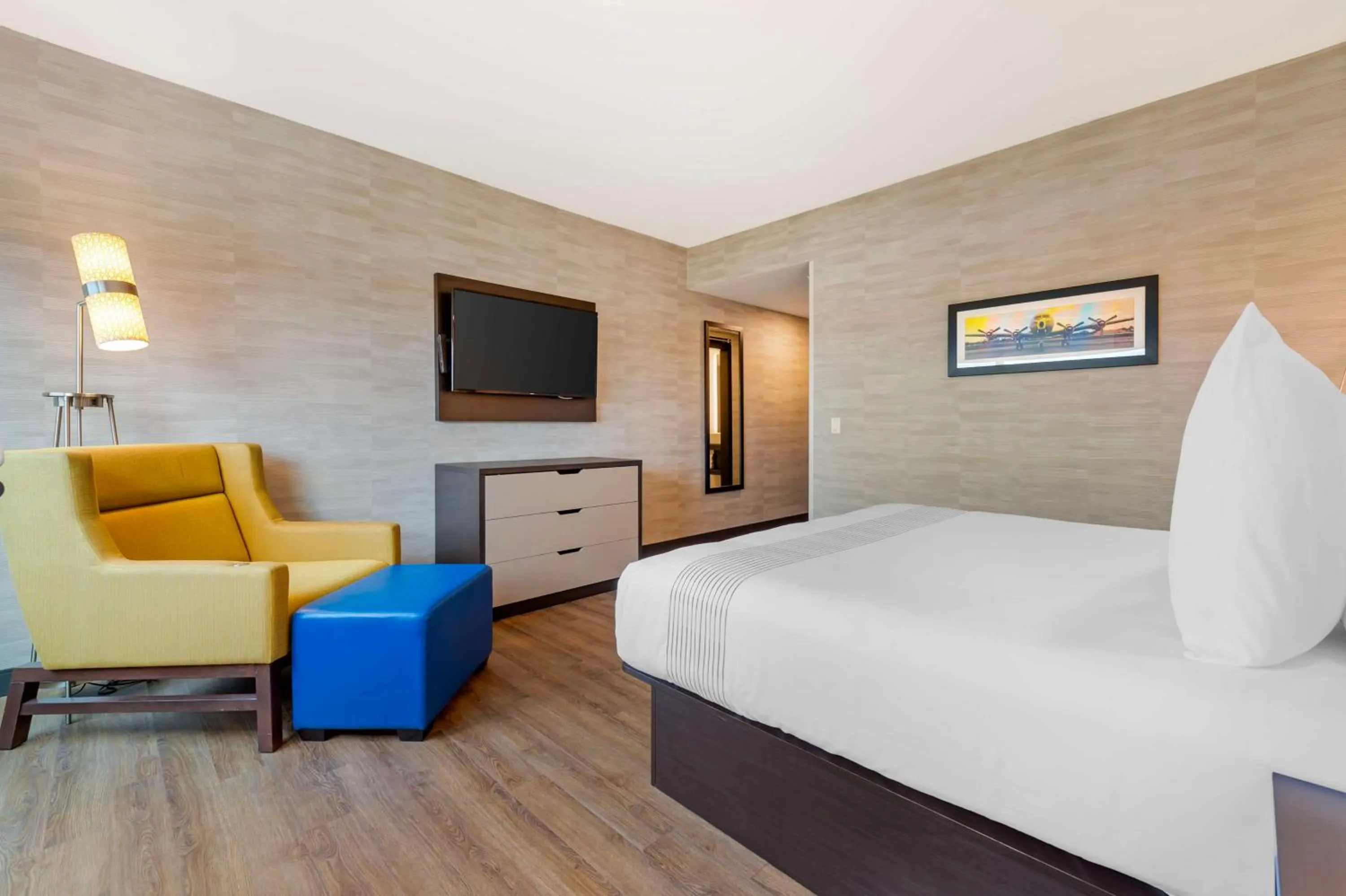 Bedroom, Bed in GLō Best Western Kanata Ottawa West