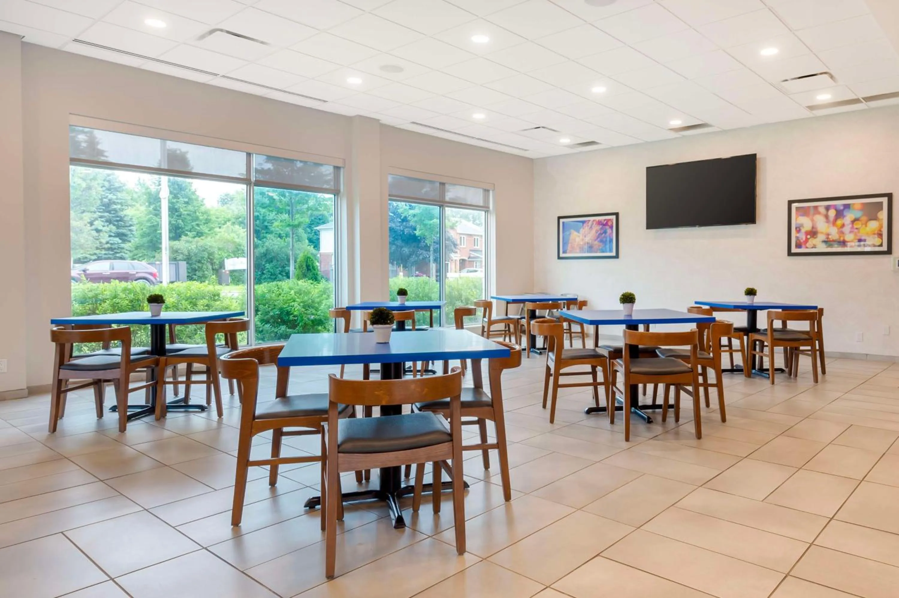 Breakfast in GLō Best Western Kanata Ottawa West