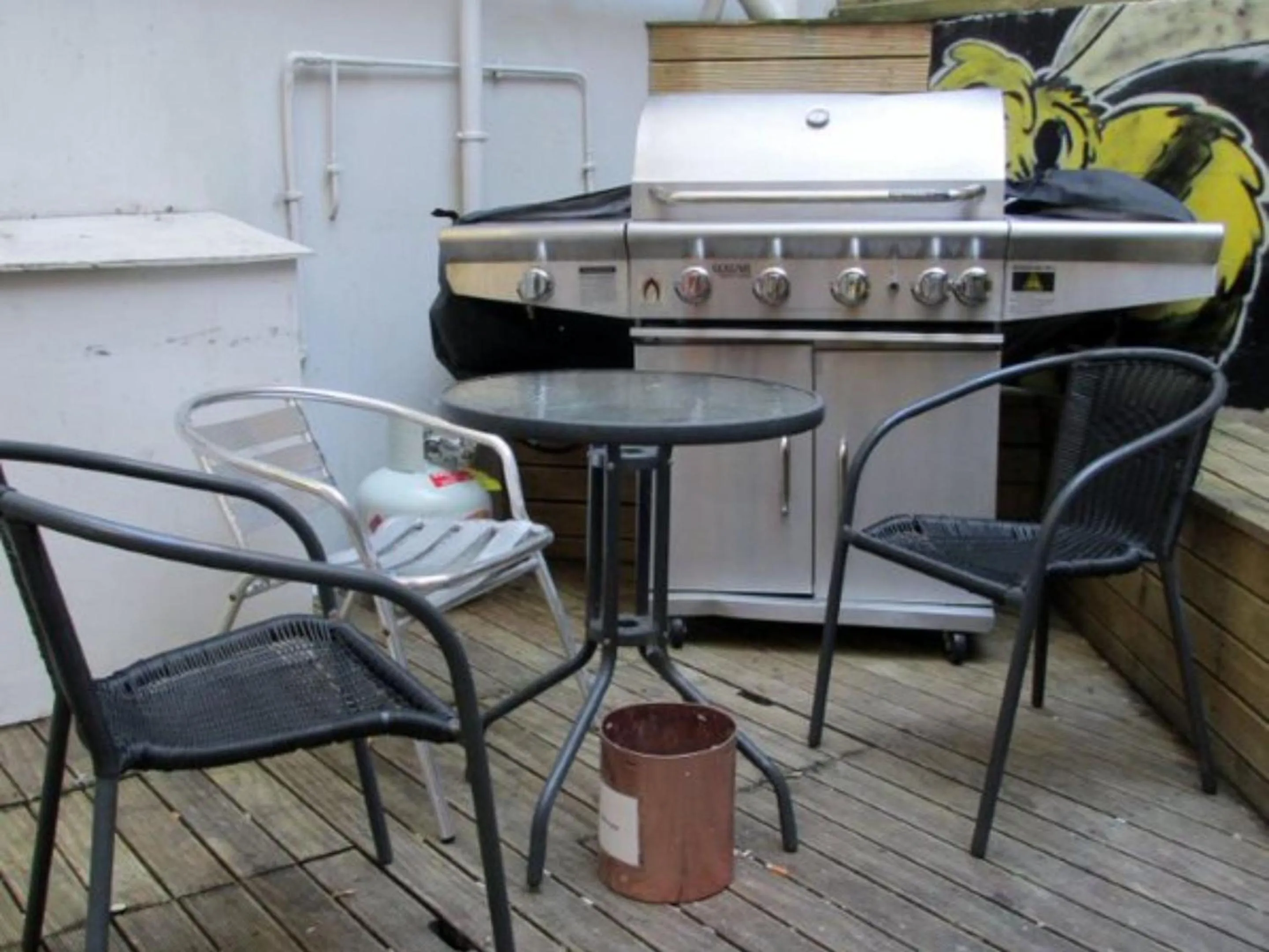 BBQ facilities in Trek Global Backpackers