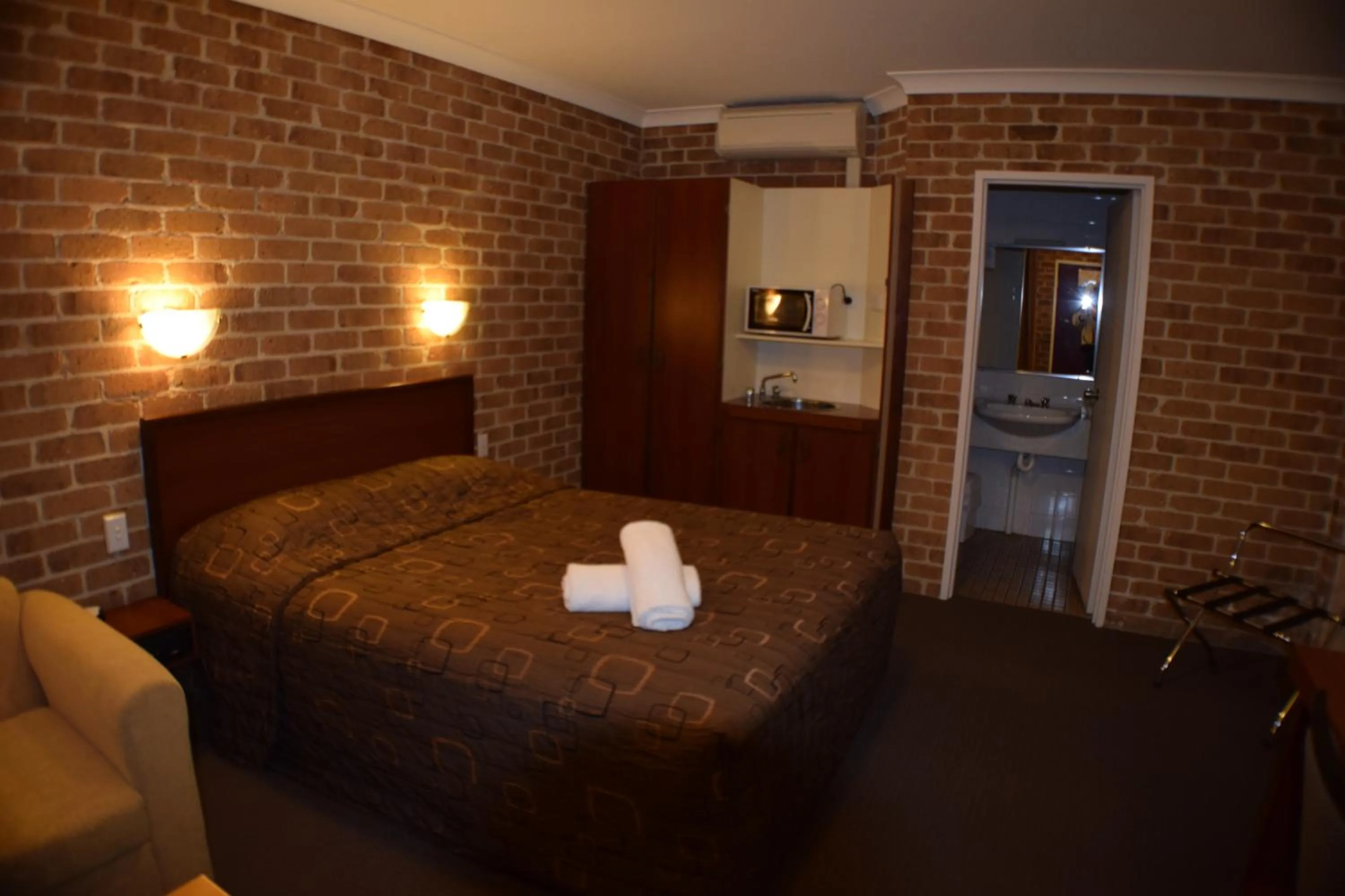 Photo of the whole room, Bed in Acacia Motor Inn