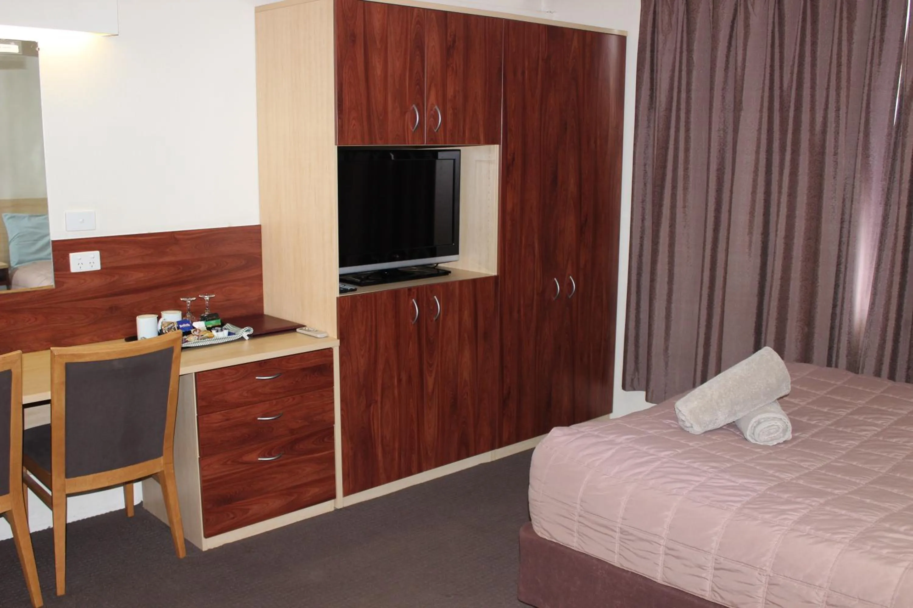 Bed in Acacia Motor Inn