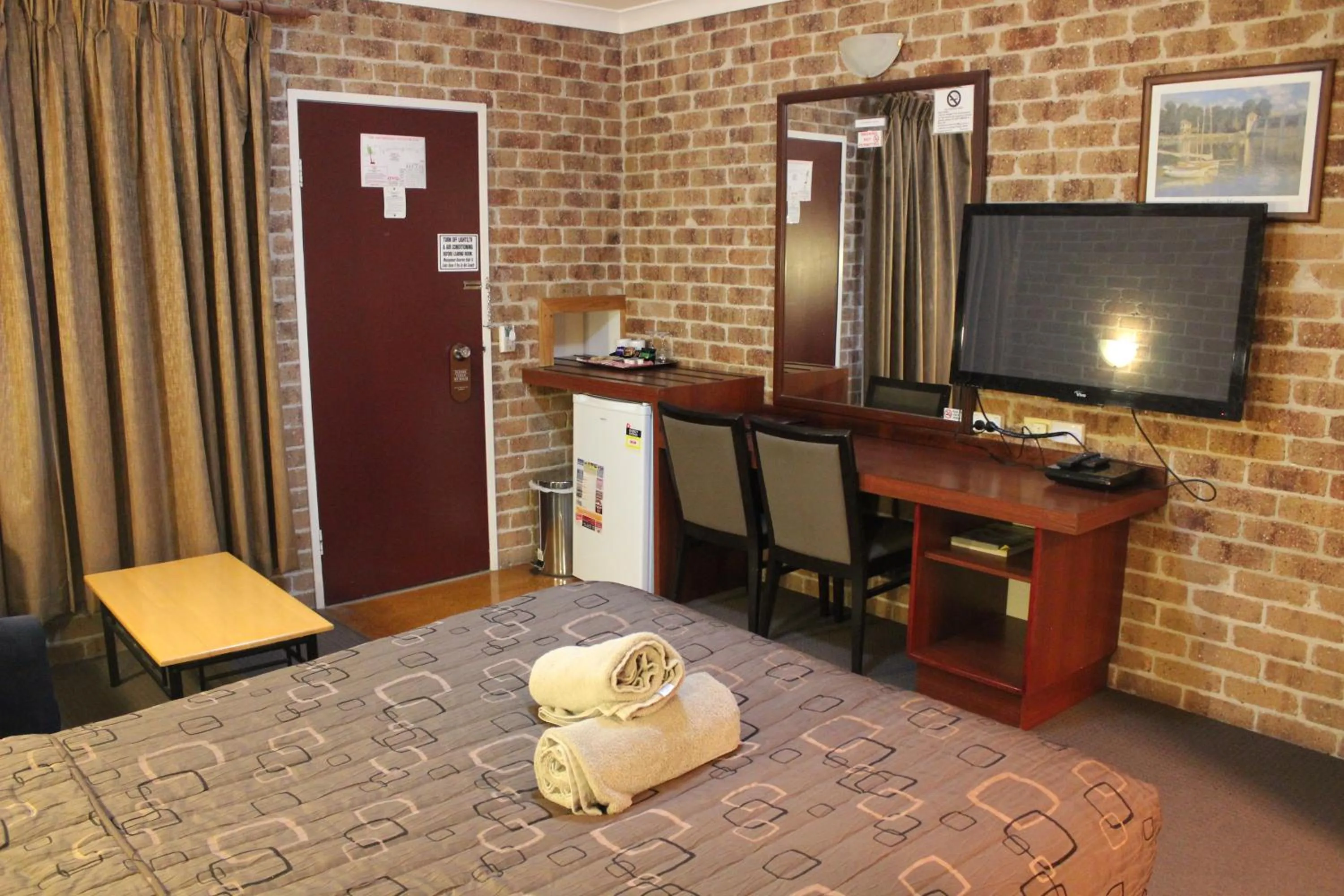 Bed in Acacia Motor Inn