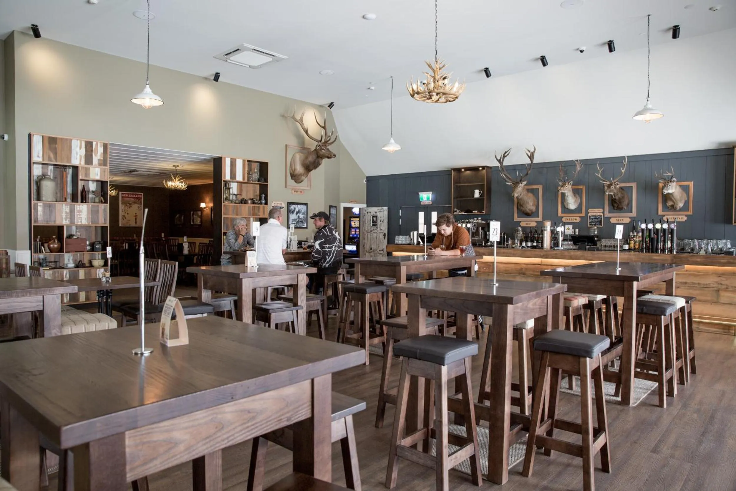 Restaurant/places to eat in The Harvest Hotel