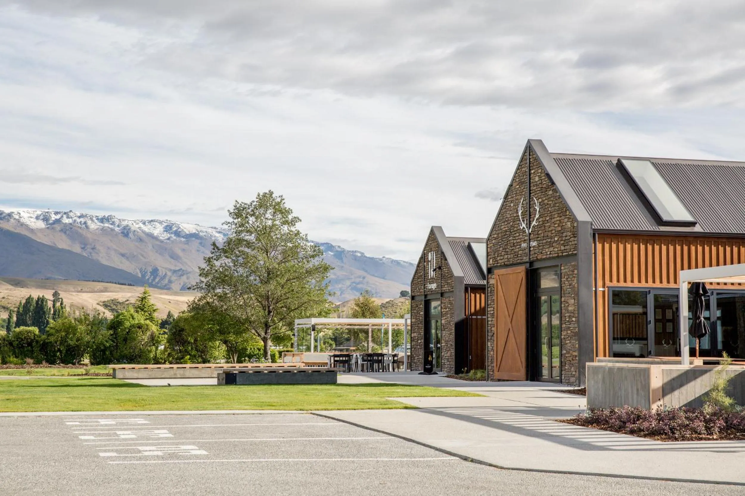 Restaurant/places to eat in The Harvest Hotel