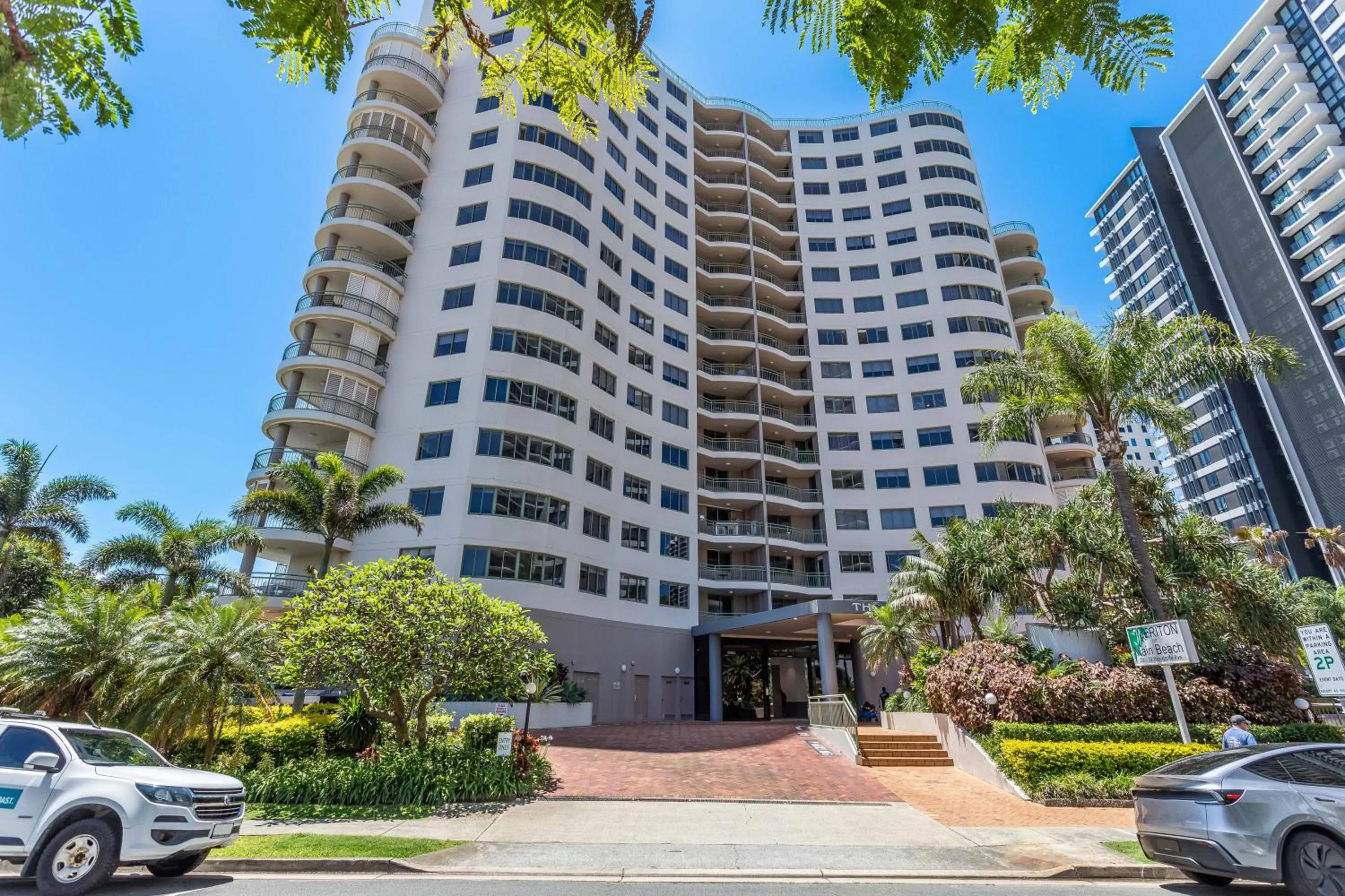 Property building in The Meriton Apartments on Main Beach