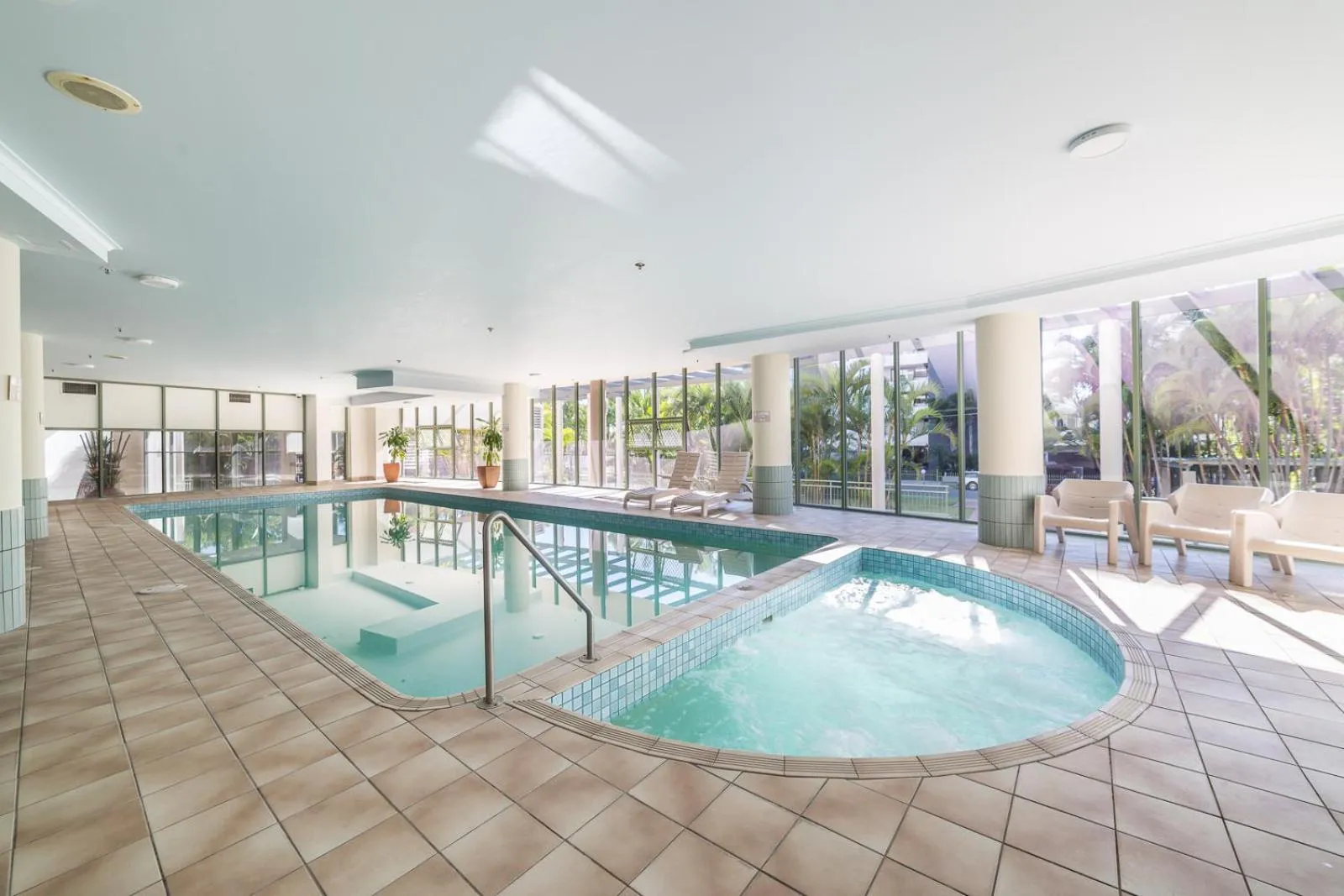Swimming pool in The Meriton Apartments on Main Beach