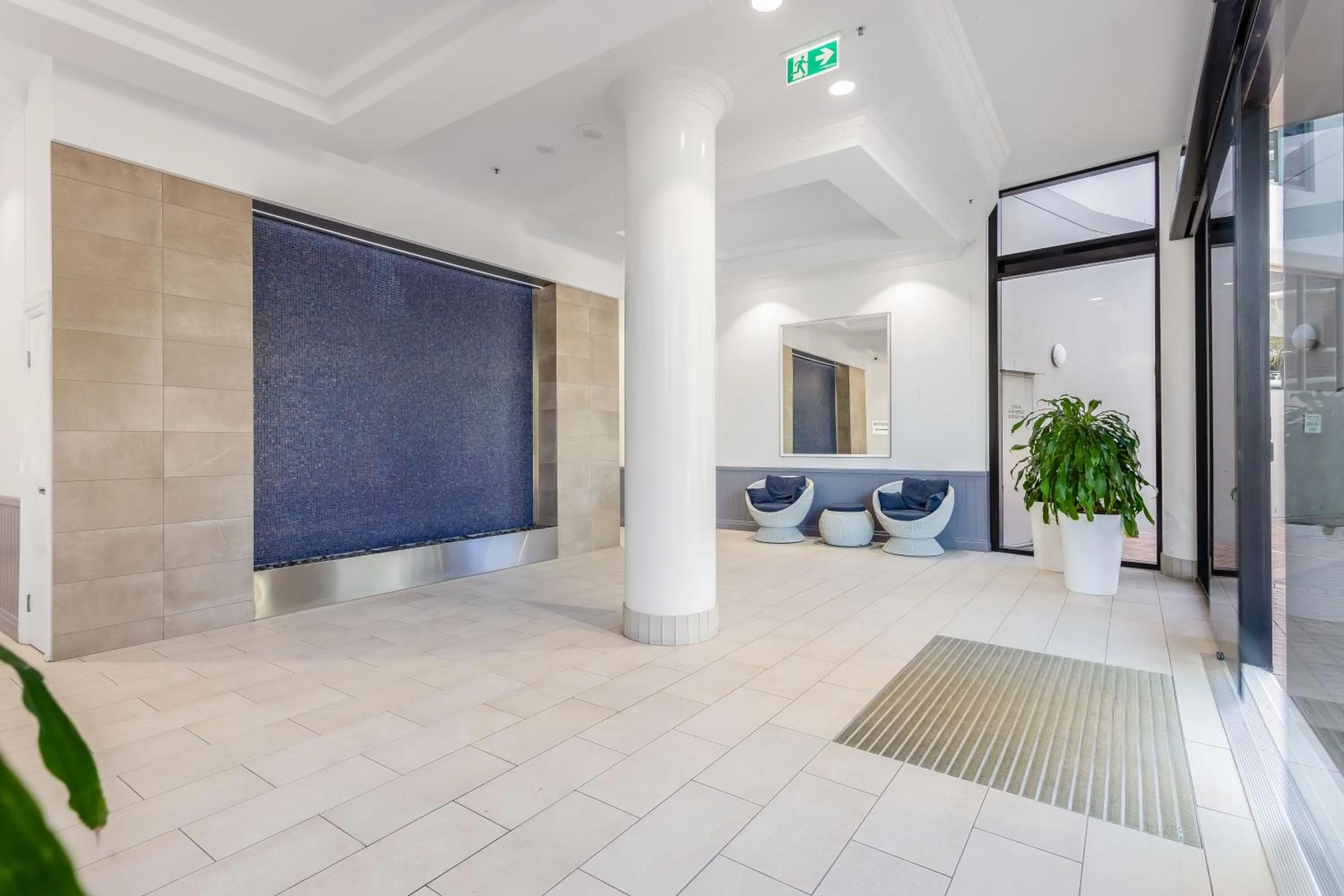 Lobby or reception in The Meriton Apartments on Main Beach