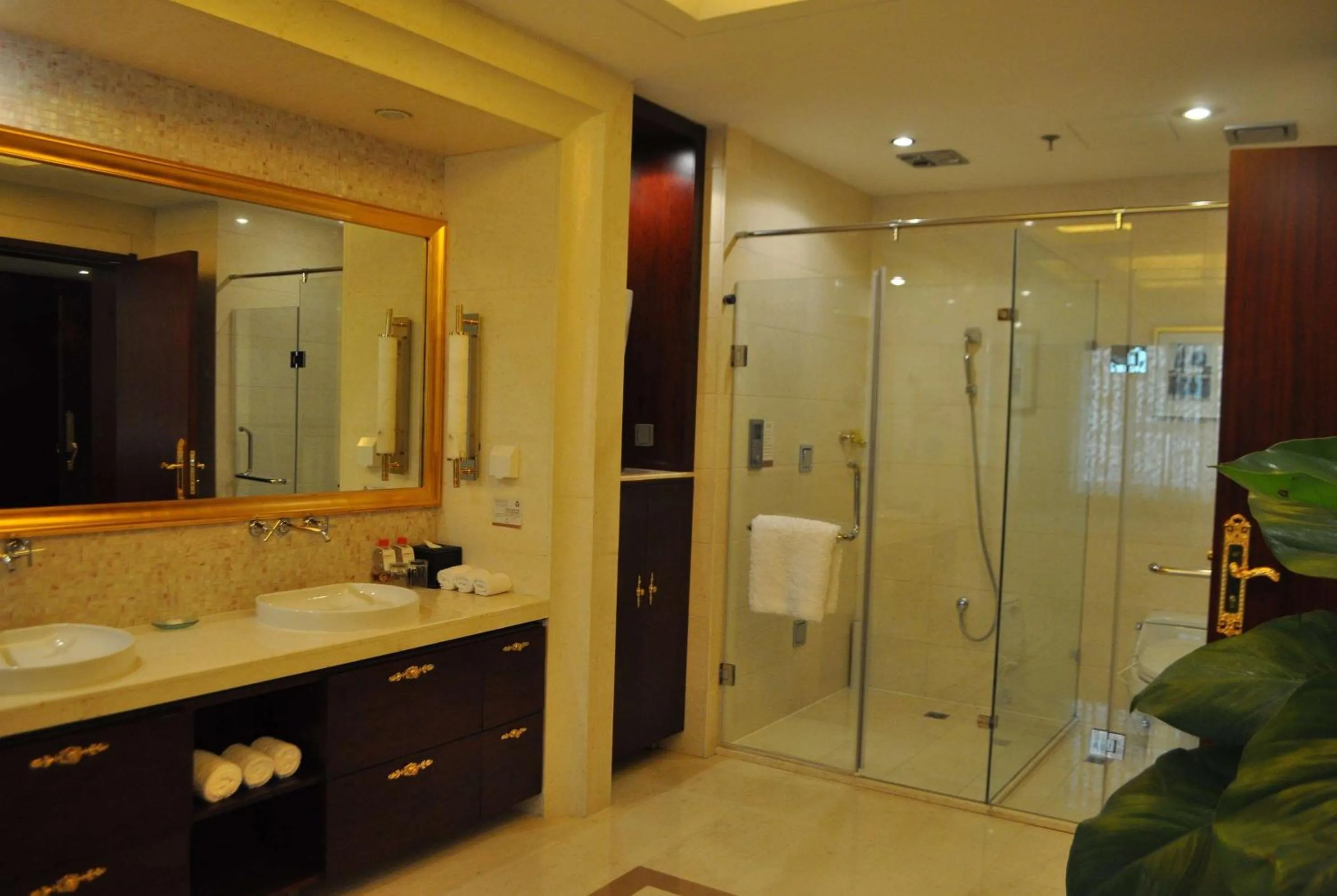 Photo of the whole room, Bathroom in Ramada Plaza Shenyang Citycenter