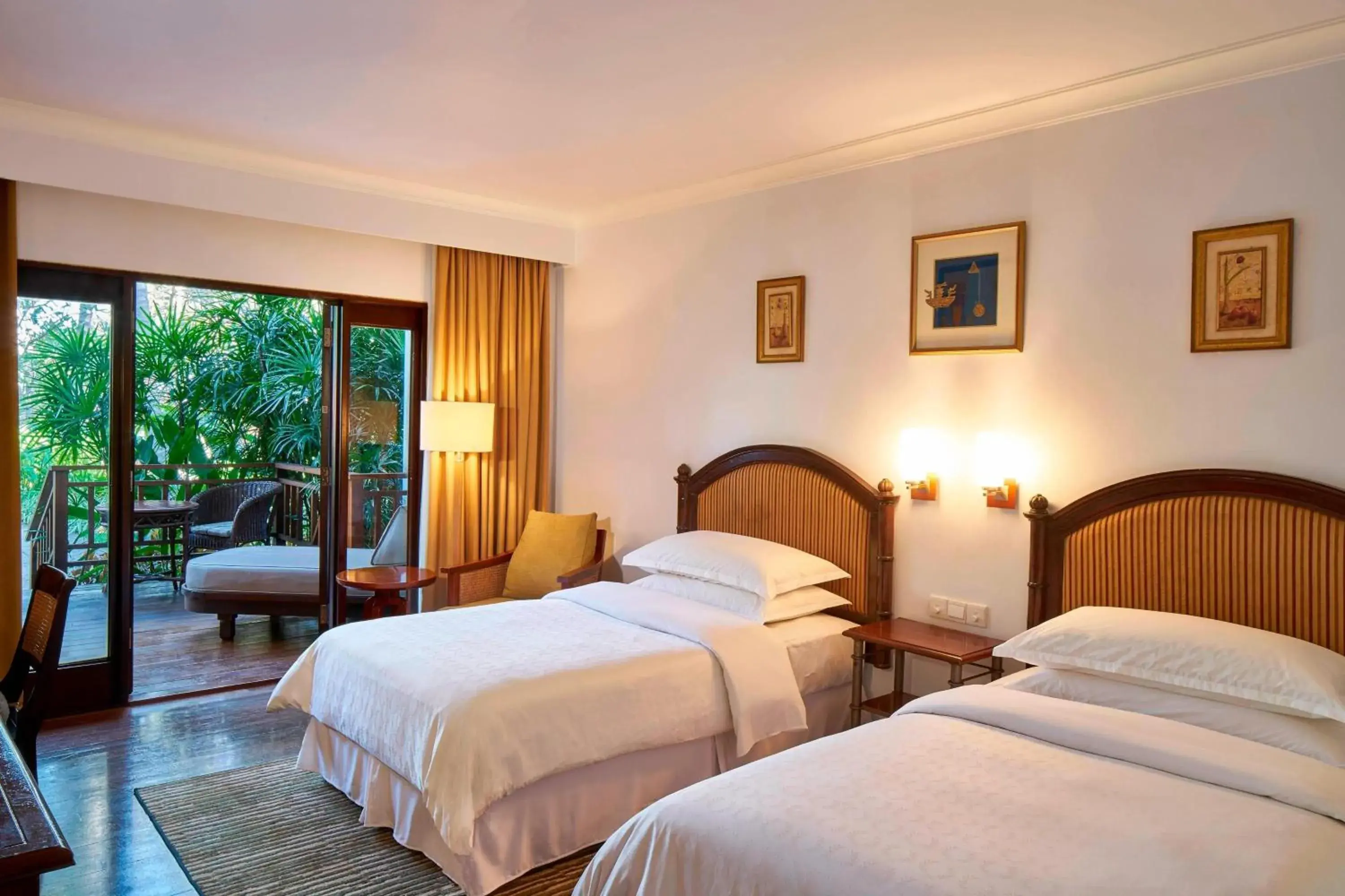 Superior Twin Room in Sheraton Senggigi Beach Resort Superior Twin Room in Sheraton Senggigi Beach Resort