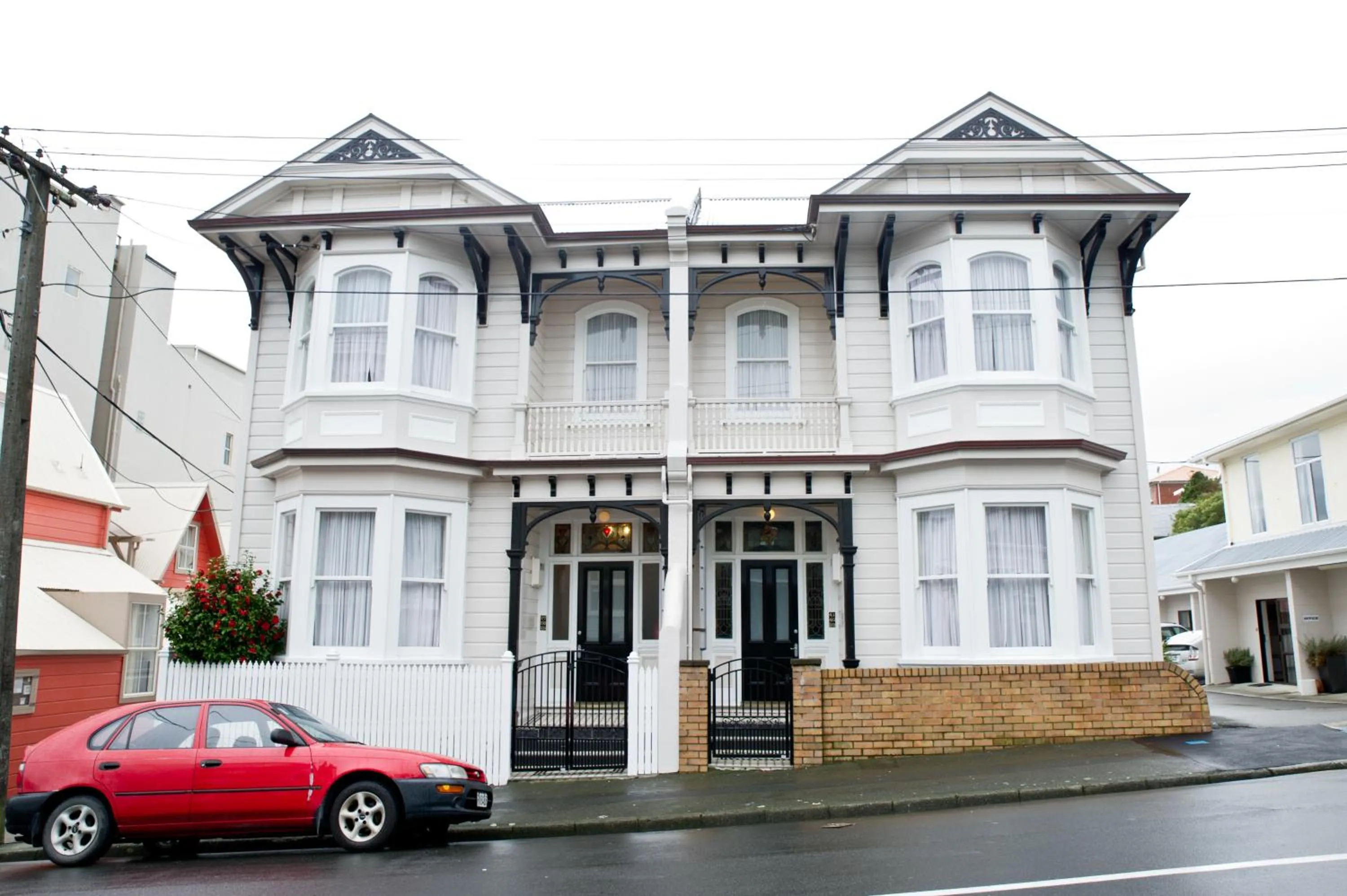 Facade/entrance in Apollo Lodge - Free Parking