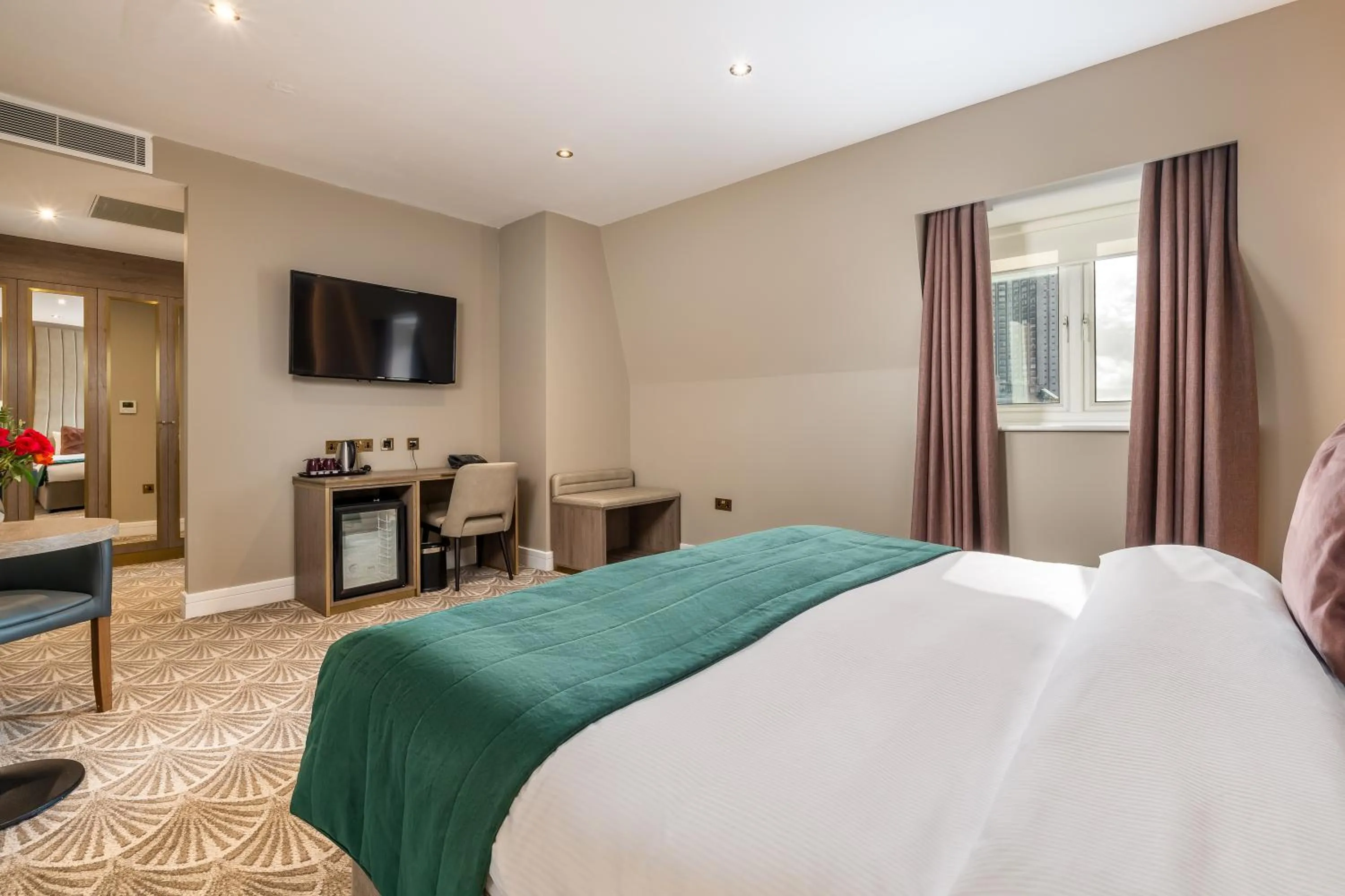 Bedroom, Bed in Washington Mayfair Hotel