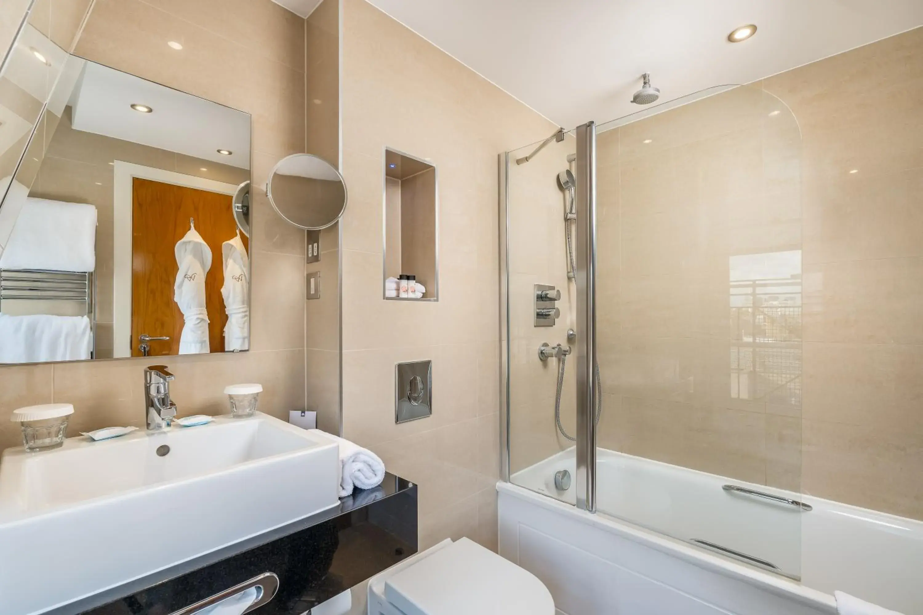 Deluxe Twin Room in Washington Mayfair Hotel Deluxe Twin Room in Washington Mayfair Hotel