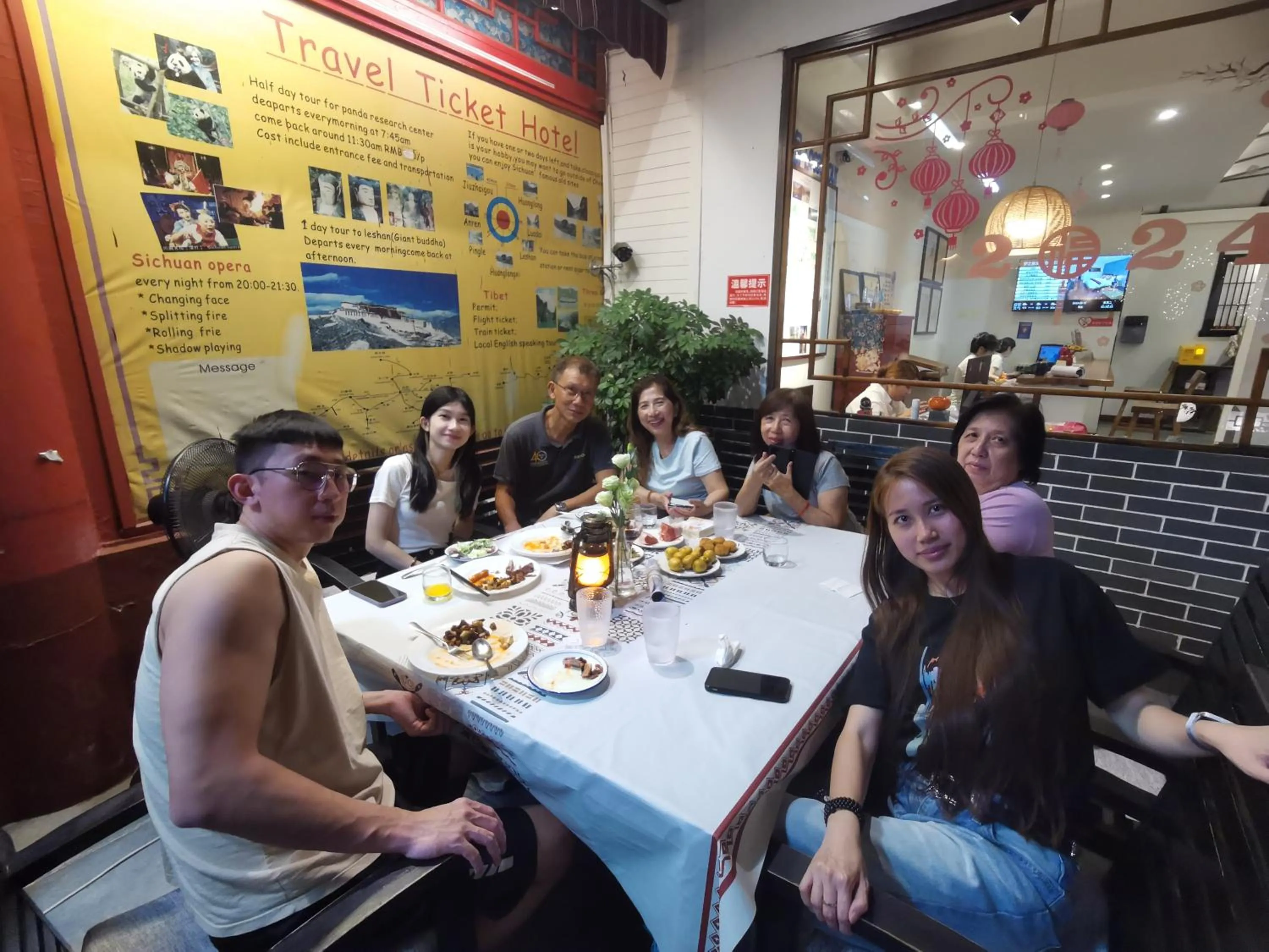 Activities in Wenjun Courtyard Hotel---3mins walk from Tonghuimen metro station ,next to People`s Park, fluent English service ,travel agency