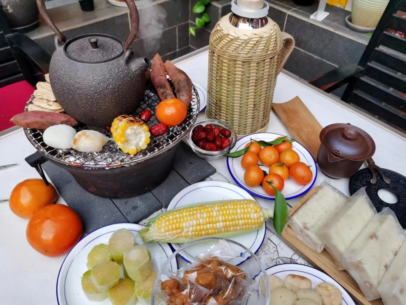 Coffee/tea facilities in Wenjun Courtyard Hotel---3mins walk from Tonghuimen metro station ,next to People`s Park, fluent English service ,travel agency