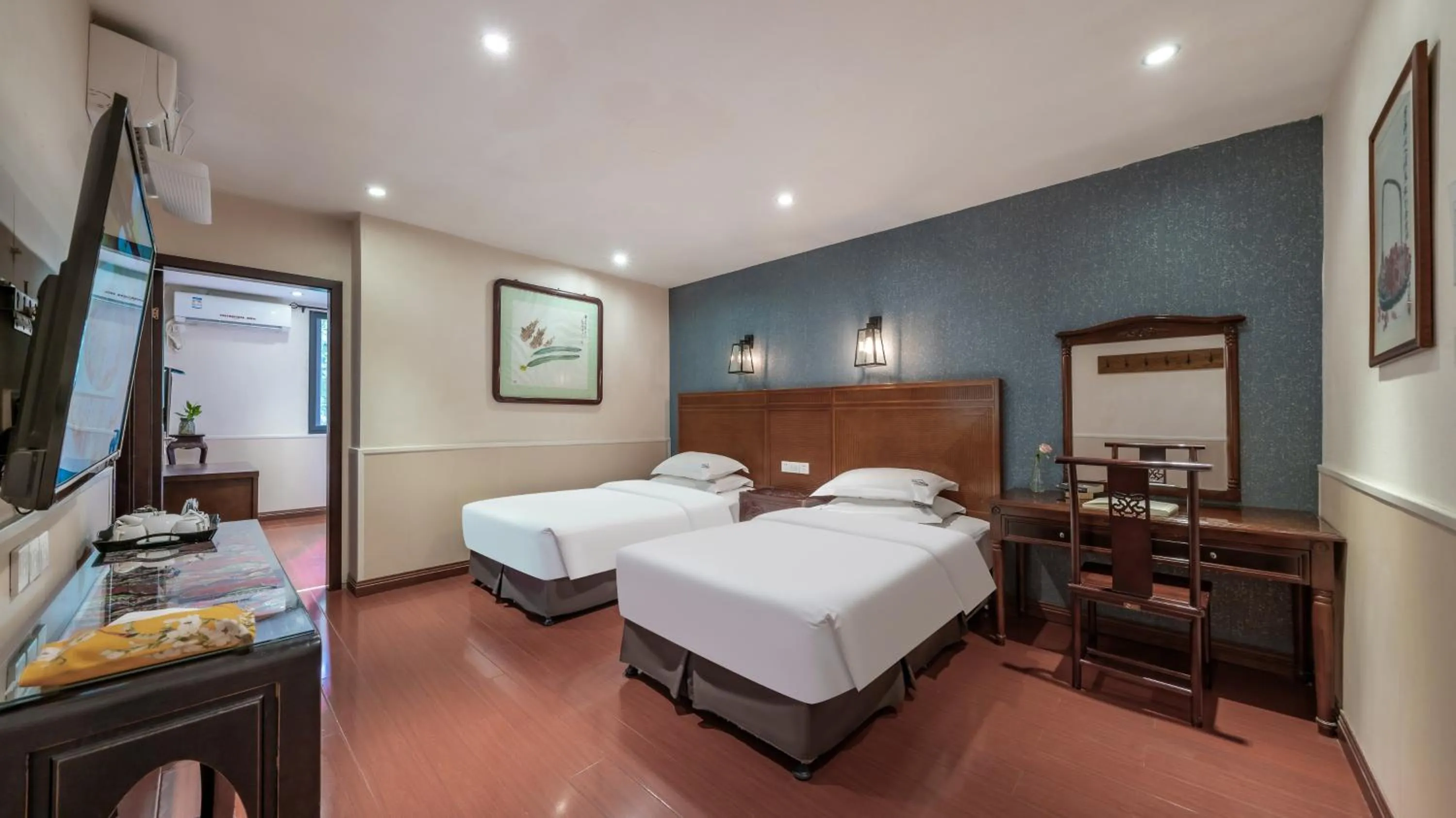 View (from property/room), Bed in Wenjun Courtyard Hotel---3mins walk from Tonghuimen metro station ,next to People`s Park, fluent English service ,travel agency