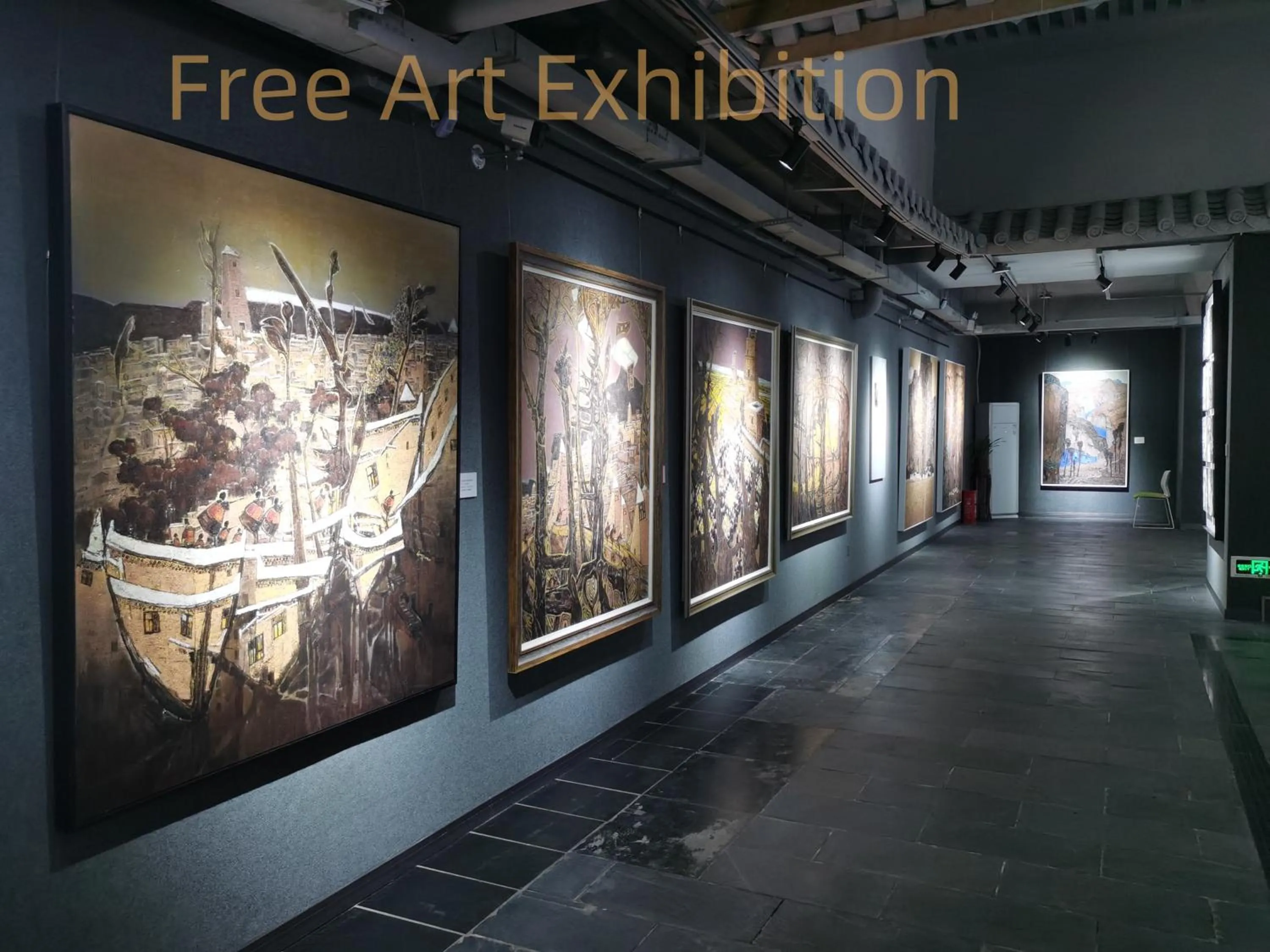 Property building in Wenjun Courtyard Hotel---3mins walk from Tonghuimen metro station ,next to People`s Park, fluent English service ,travel agency