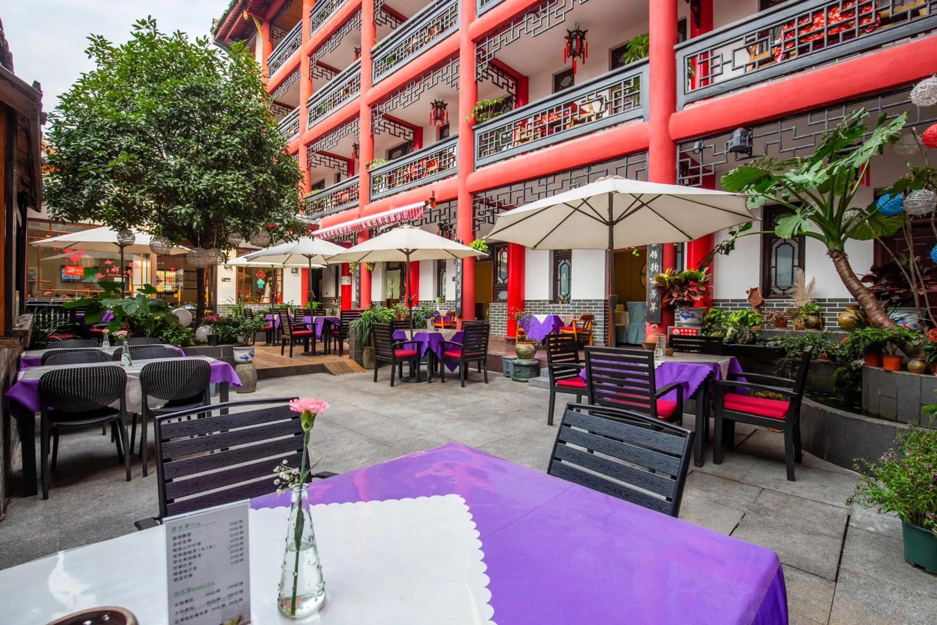 Inner courtyard view in Wenjun Courtyard Hotel---3mins walk from Tonghuimen metro station ,next to People`s Park, fluent English service ,travel agency