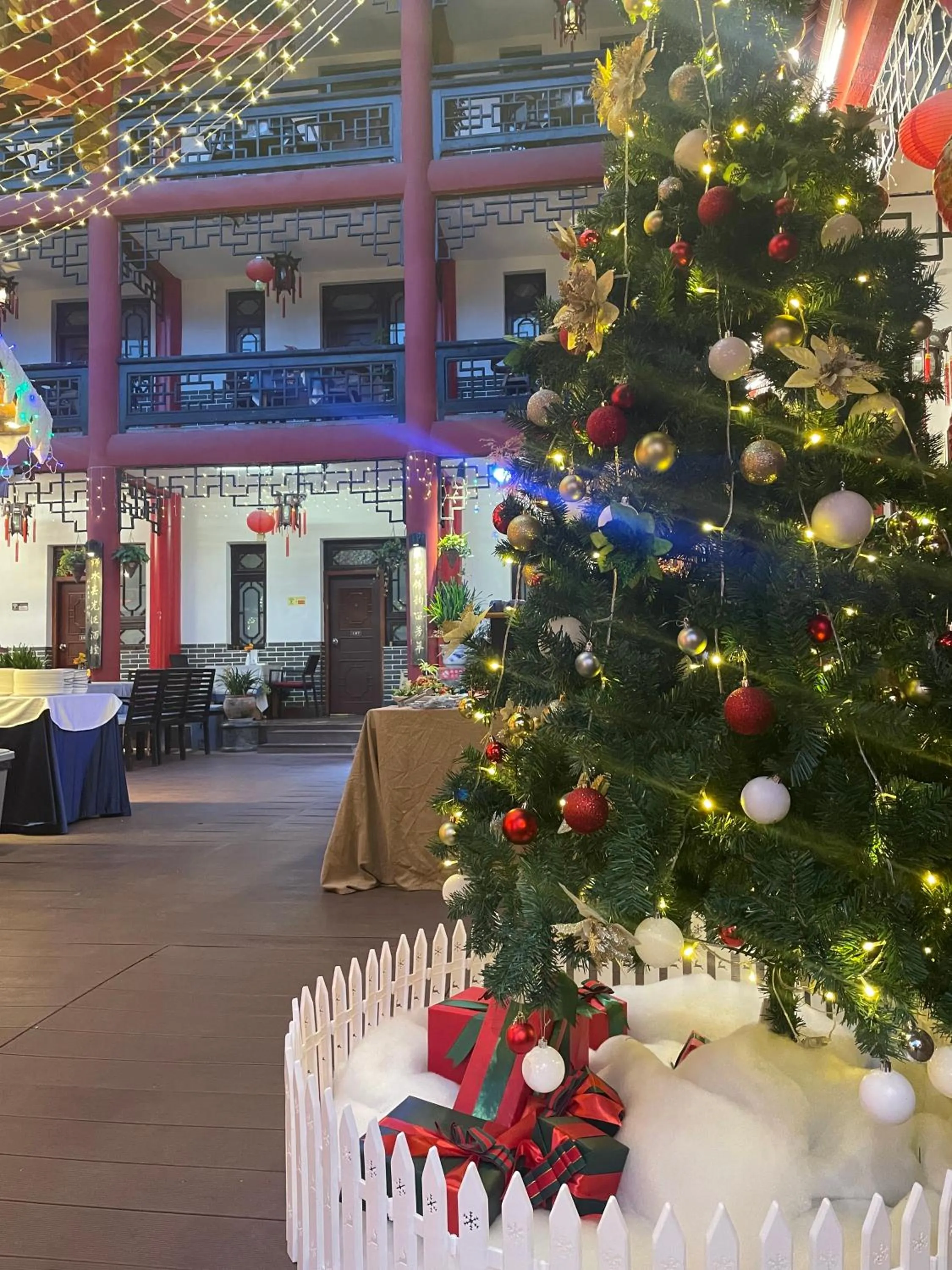 Banquet/Function facilities in Wenjun Courtyard Hotel---3mins walk from Tonghuimen metro station ,next to People`s Park, fluent English service ,travel agency