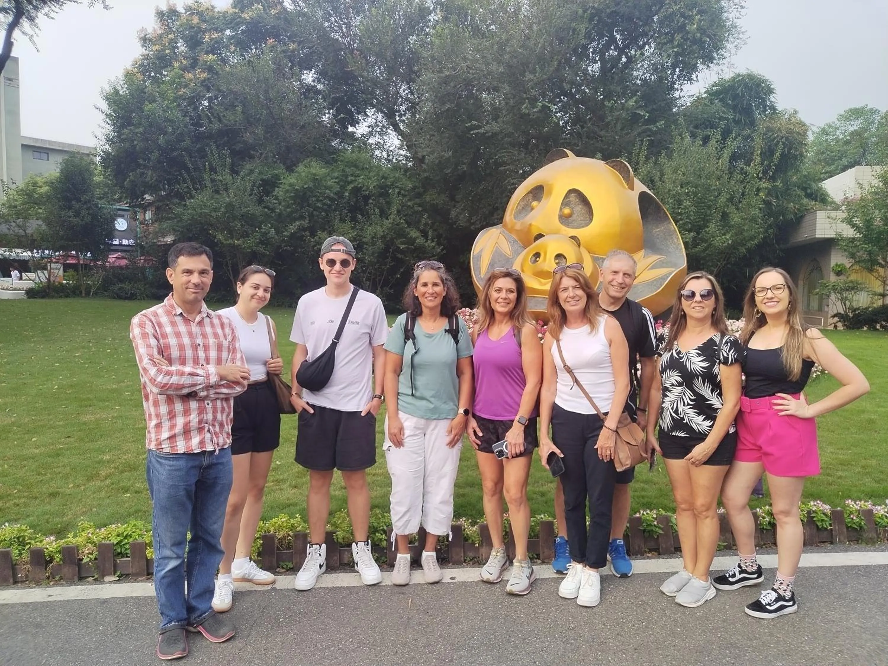 Activities in Wenjun Courtyard Hotel---3mins walk from Tonghuimen metro station ,next to People`s Park, fluent English service ,travel agency