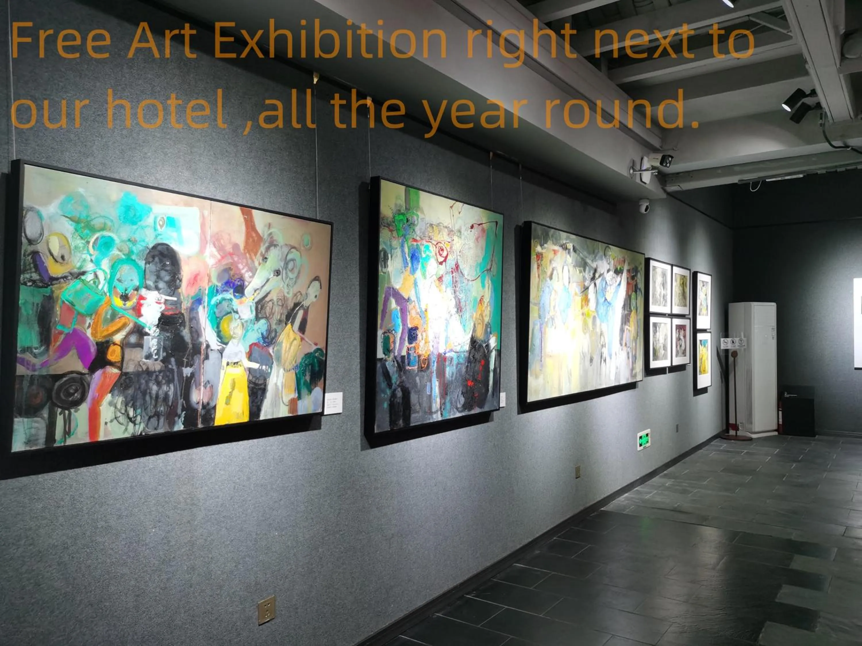 Property building in Wenjun Courtyard Hotel---3mins walk from Tonghuimen metro station ,next to People`s Park, fluent English service ,travel agency