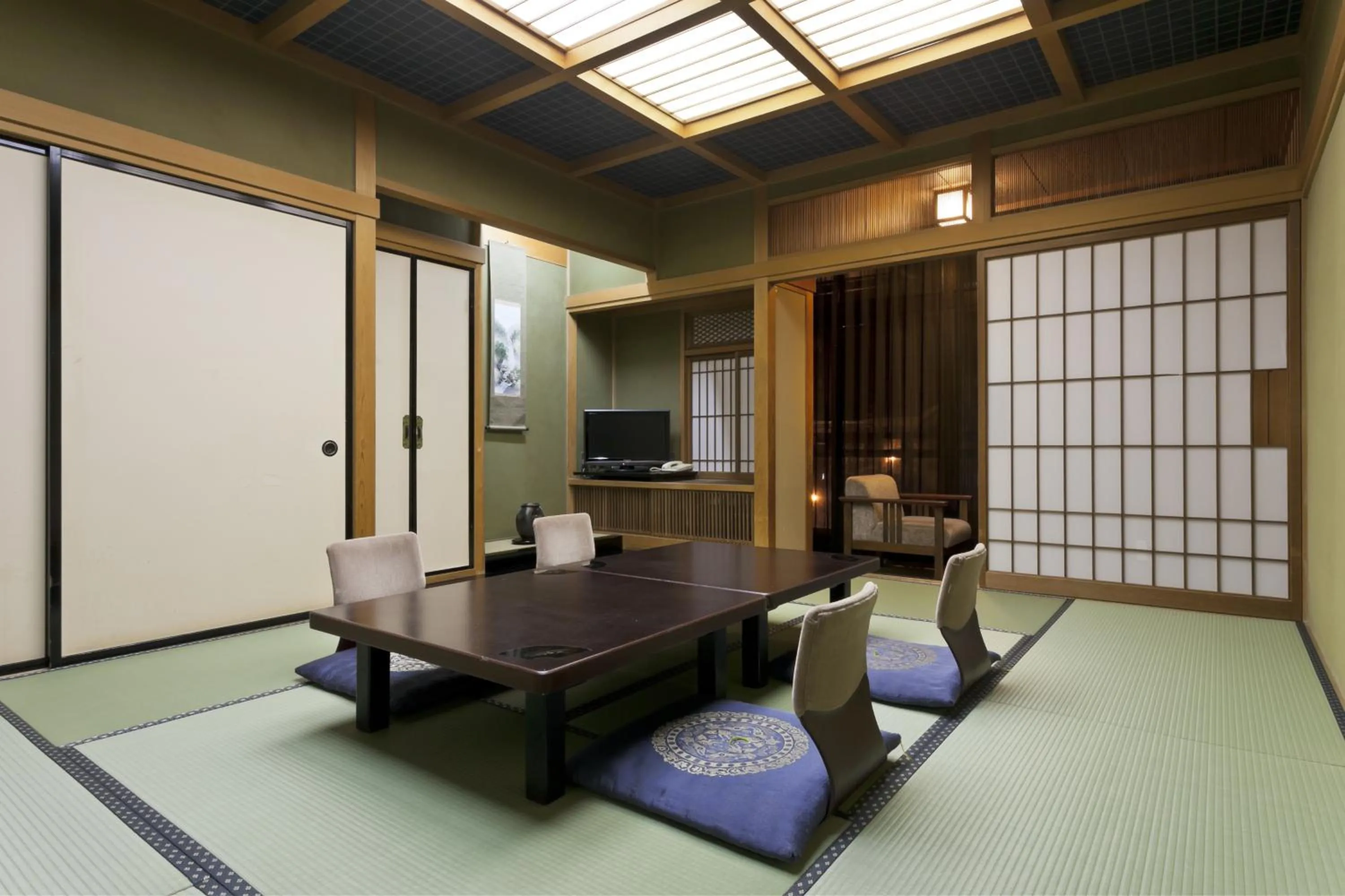 Photo of the whole room in Okada Ryokan Warakutei