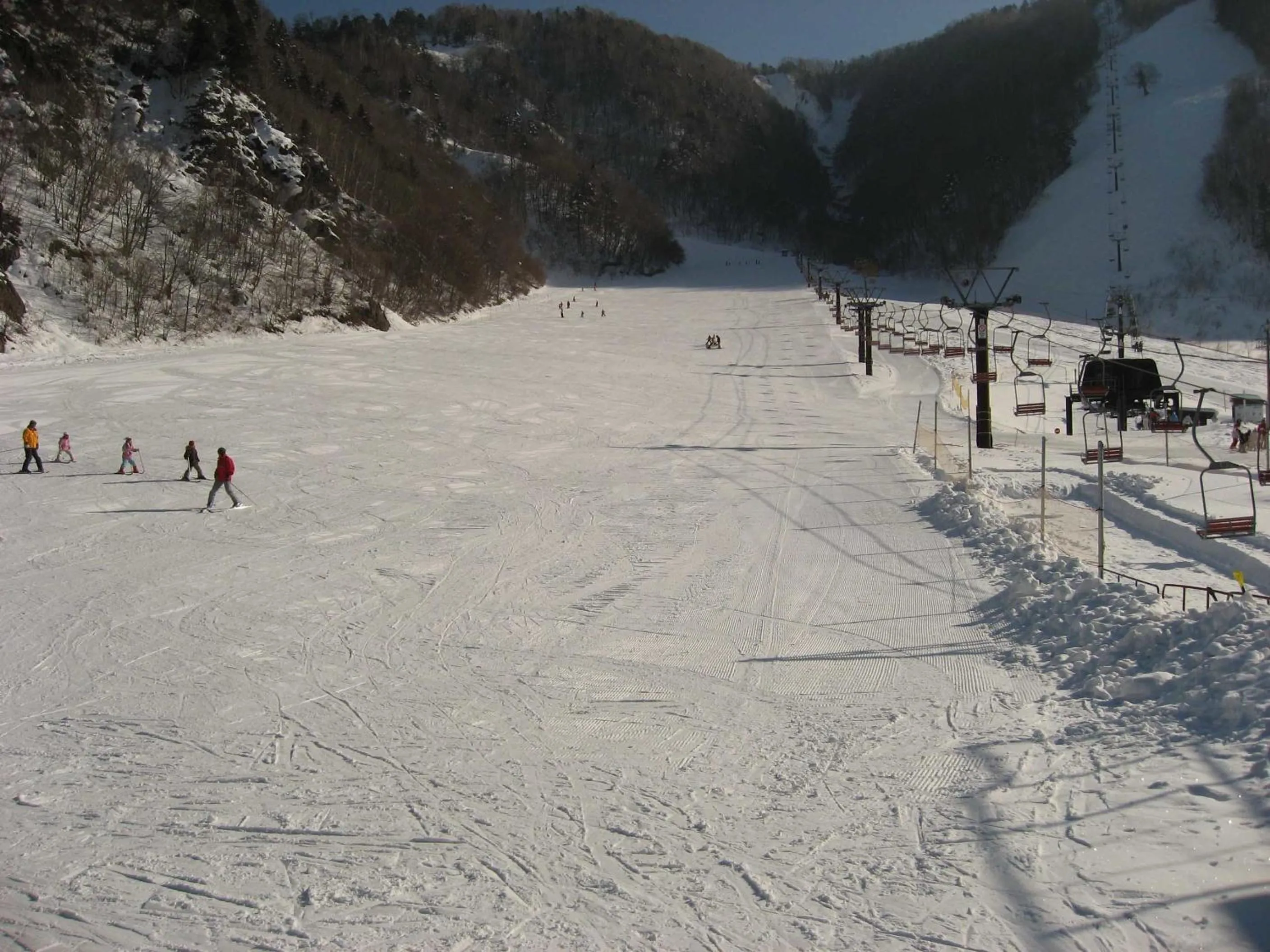 Skiing in Okada Ryokan Warakutei