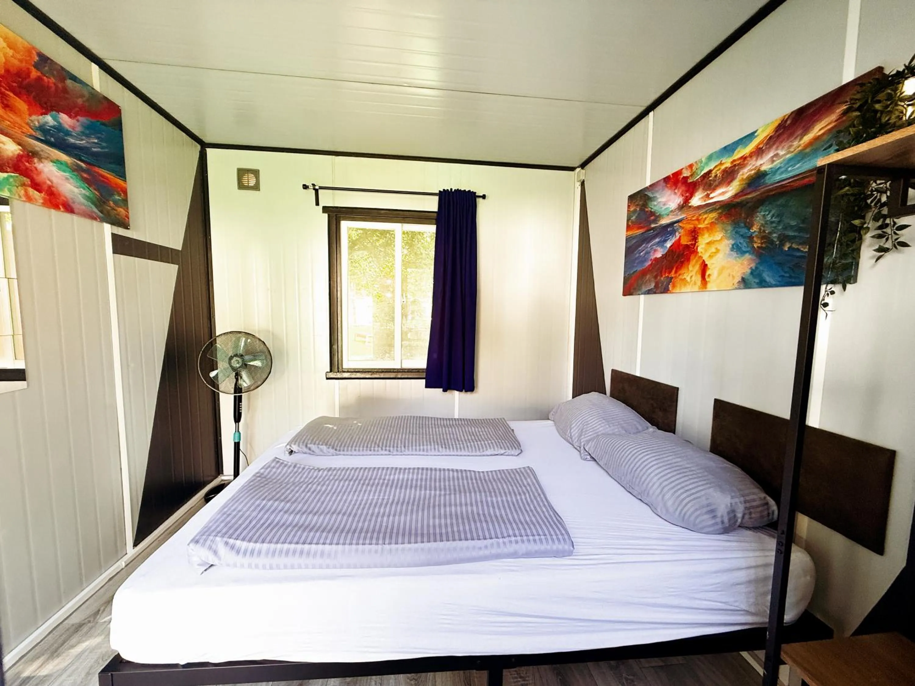 Bedroom, Bed in EASY Lodges Berlin