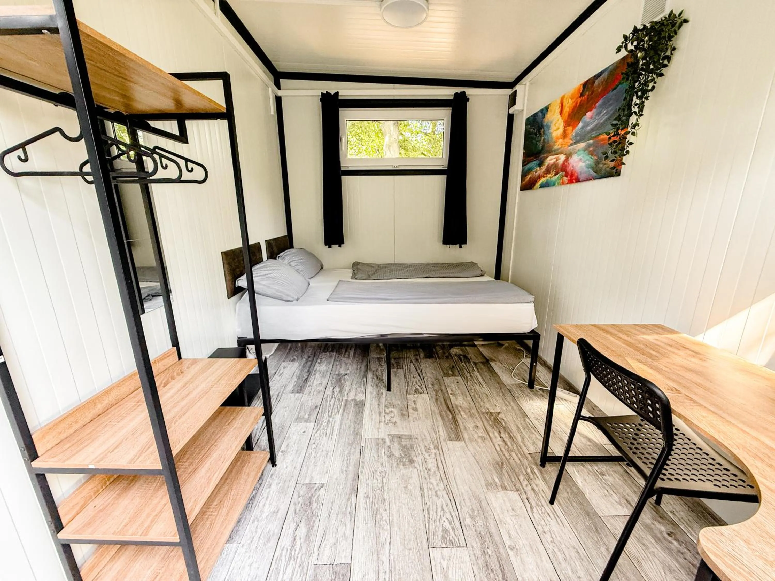 Bedroom, Bed in EASY Lodges Berlin