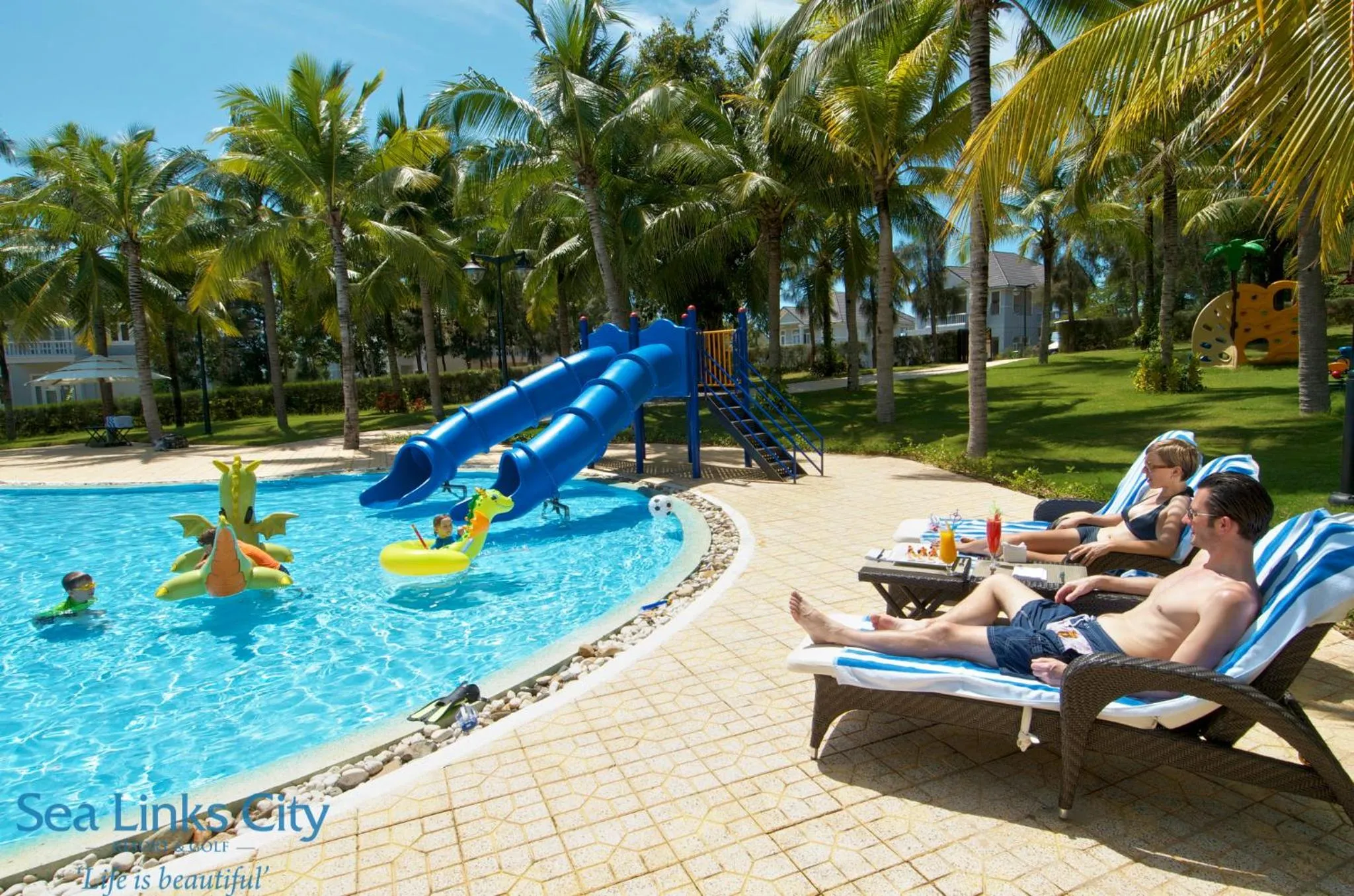 Swimming pool in Sea Links Beach Villa