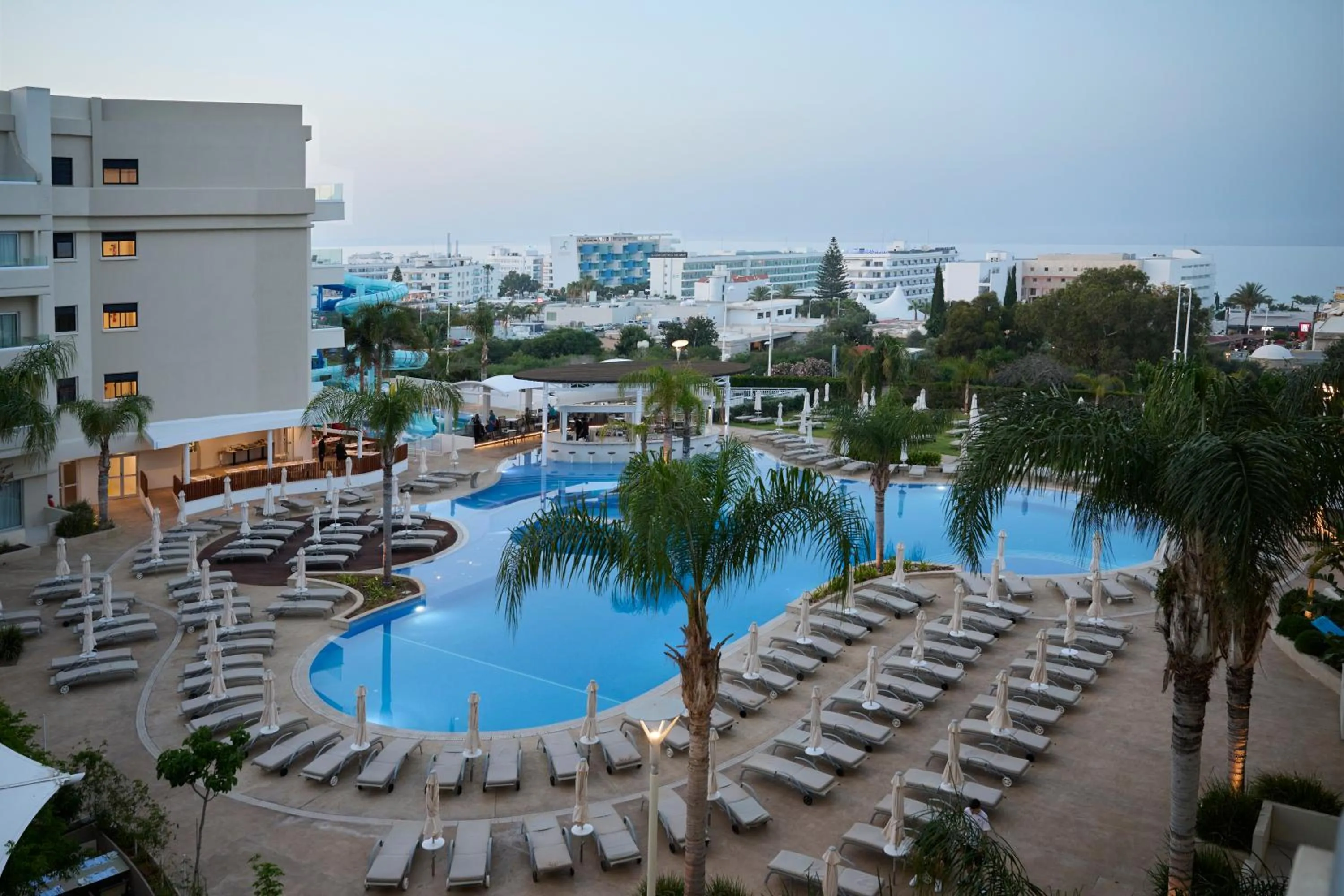 Swimming pool in Sunrise Oasis Hotel & Waterpark