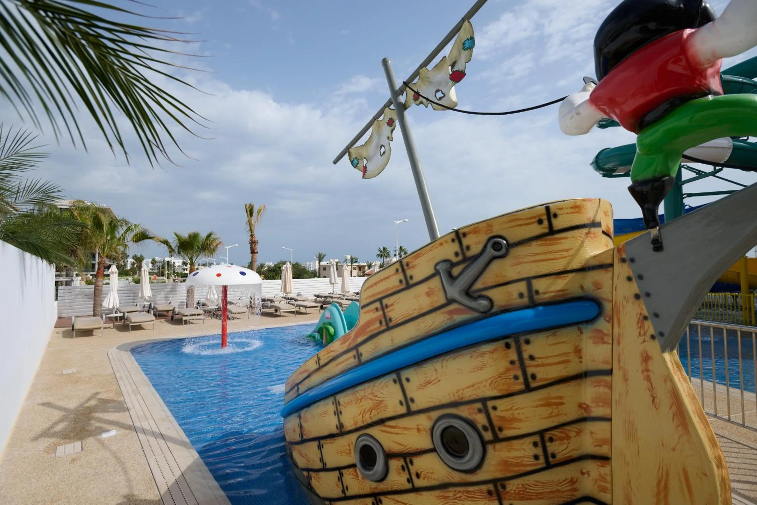 Swimming pool in Sunrise Oasis Hotel & Waterpark