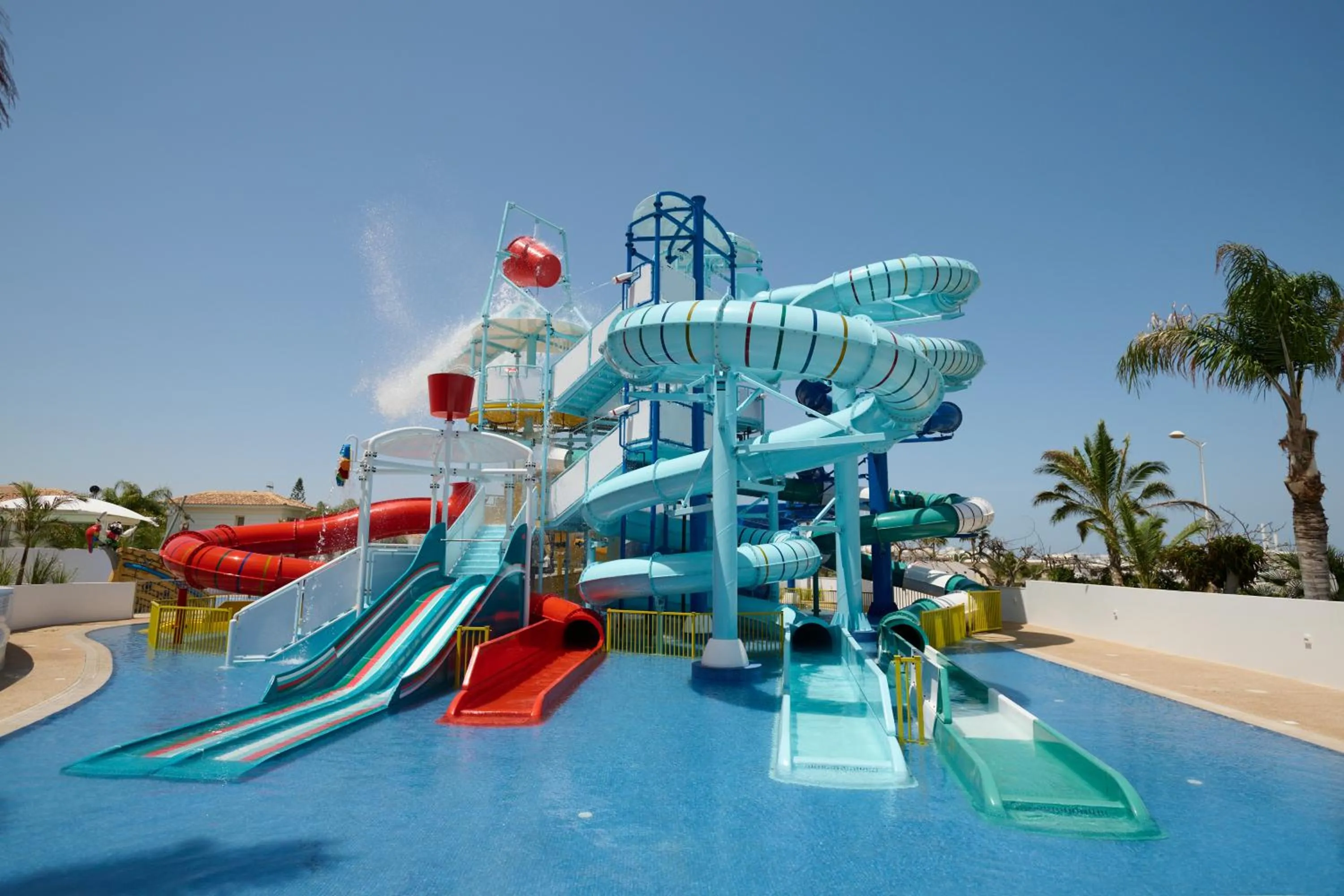 Aqua park in Sunrise Oasis Hotel & Waterpark