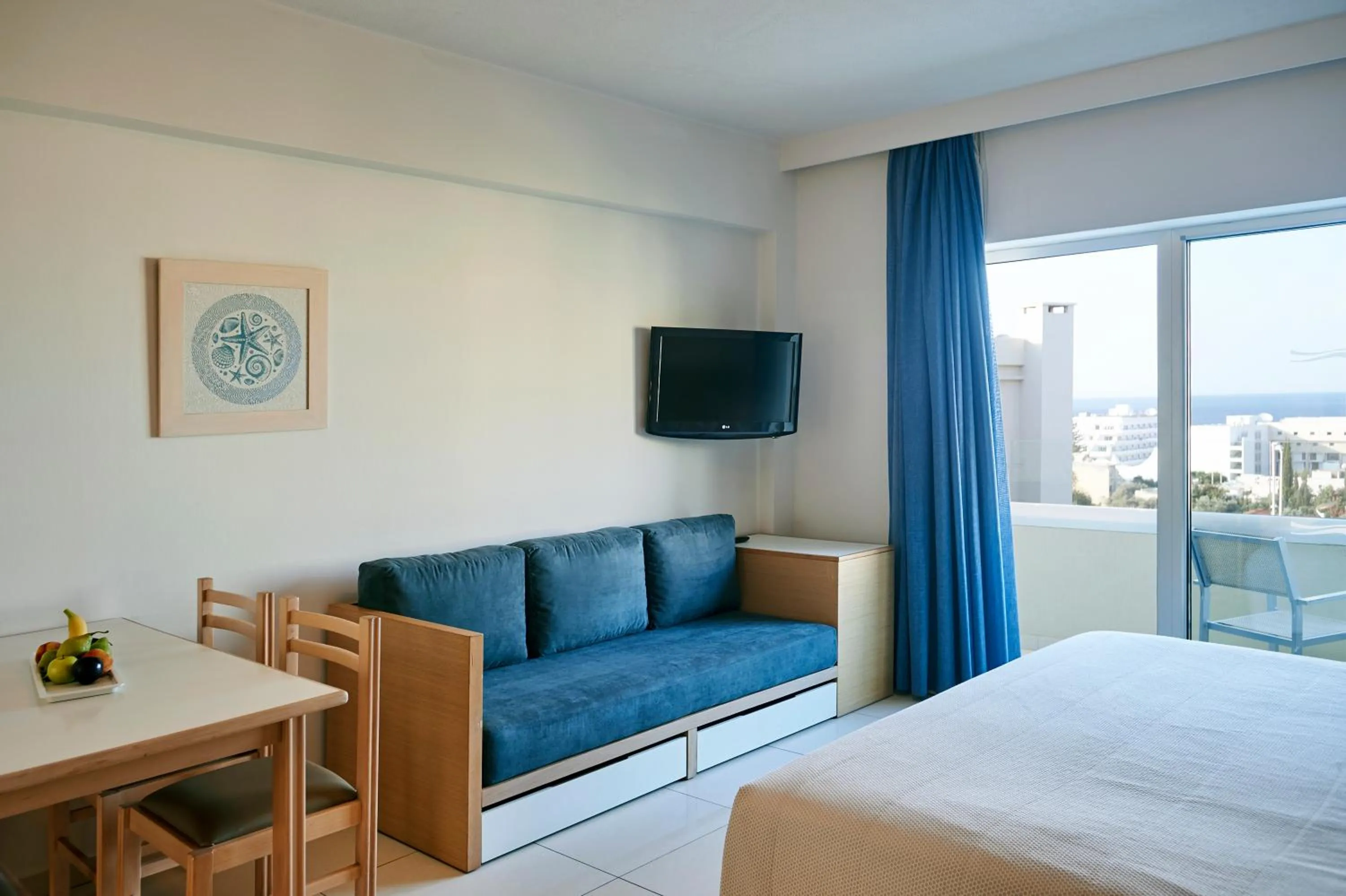 Seating area, Bed in Sunrise Oasis Hotel & Waterpark