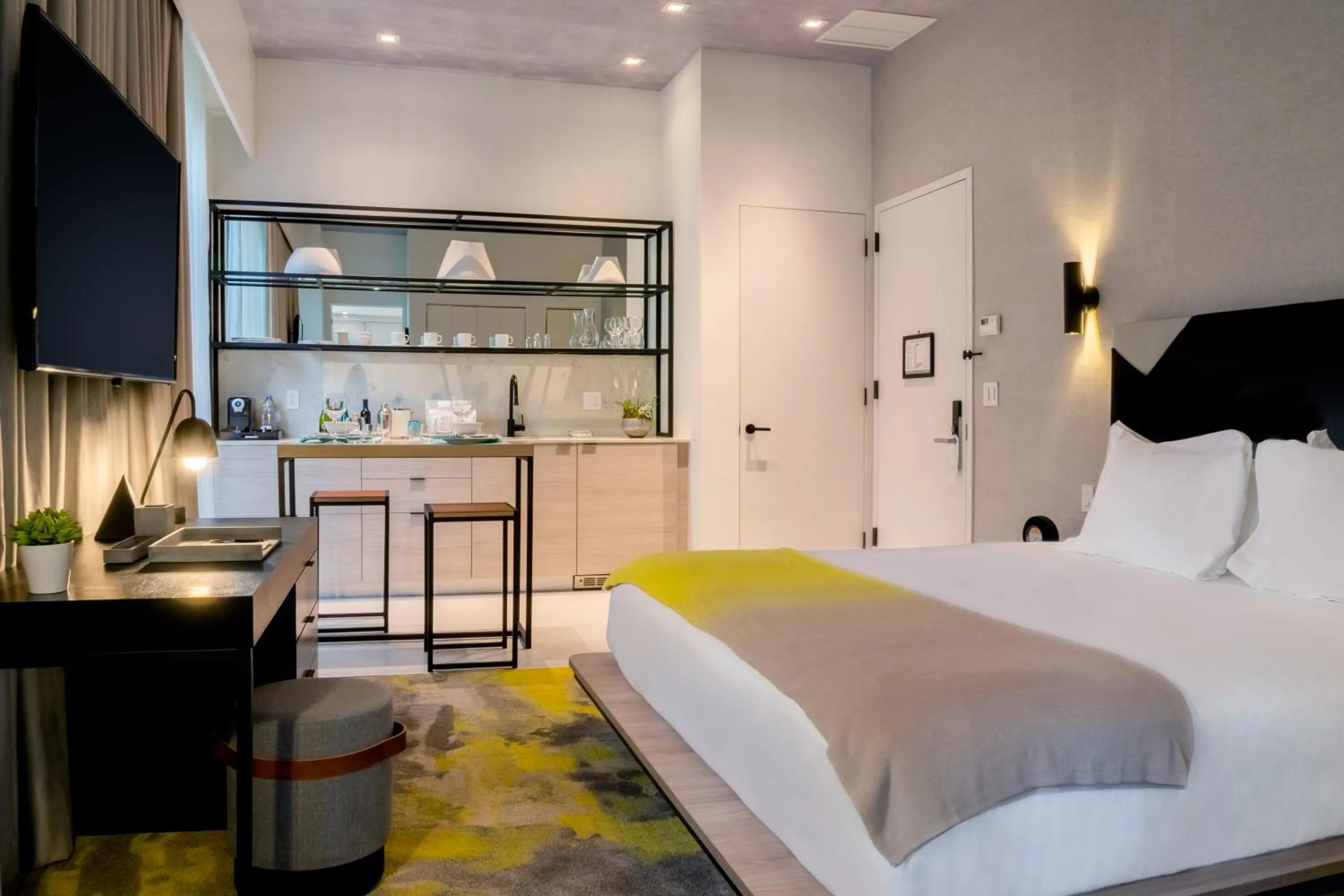 Photo of the whole room, Bed in Hyde Suites Midtown Miami