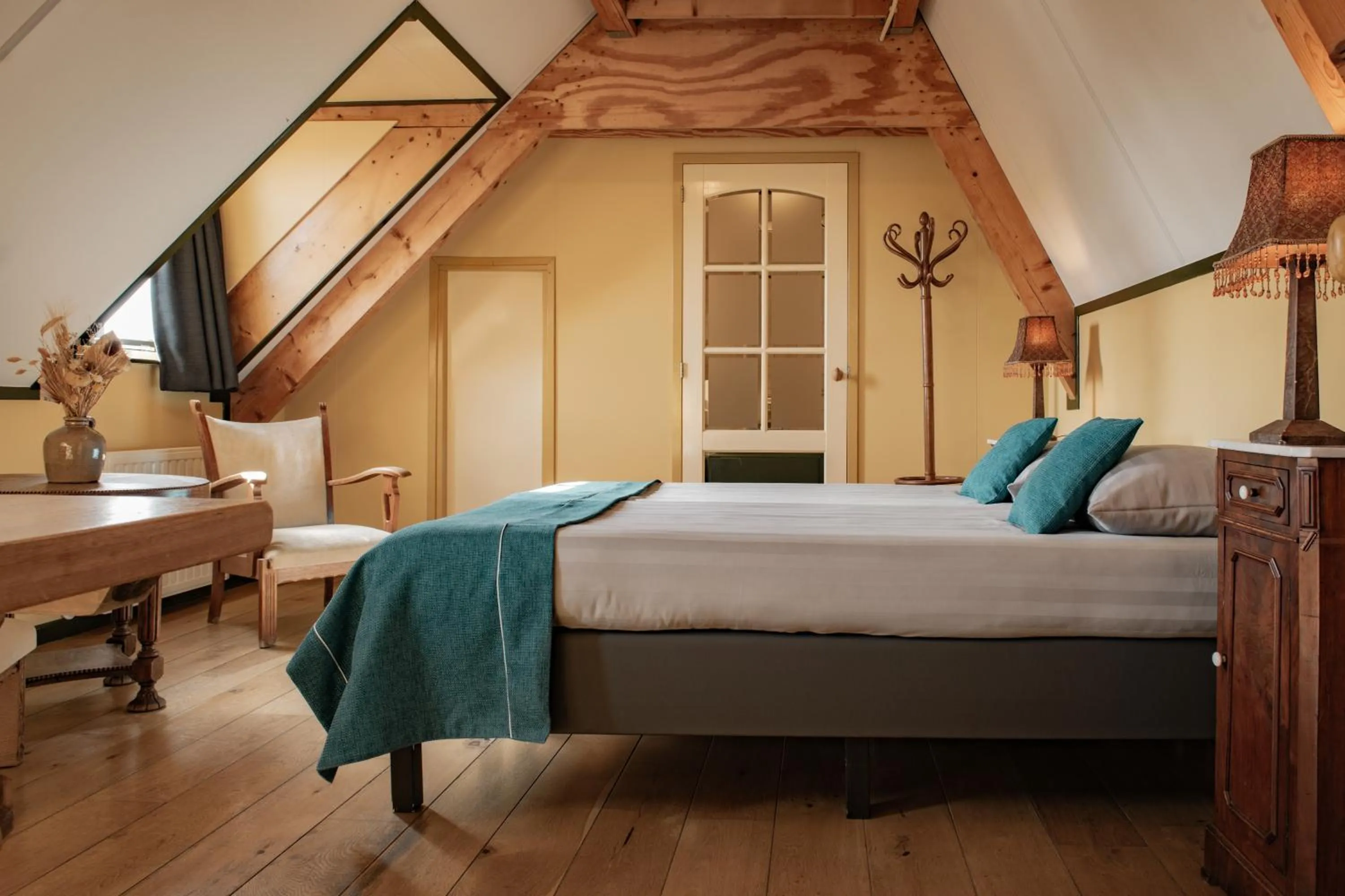 Seating area, Bed in Hotel Groede