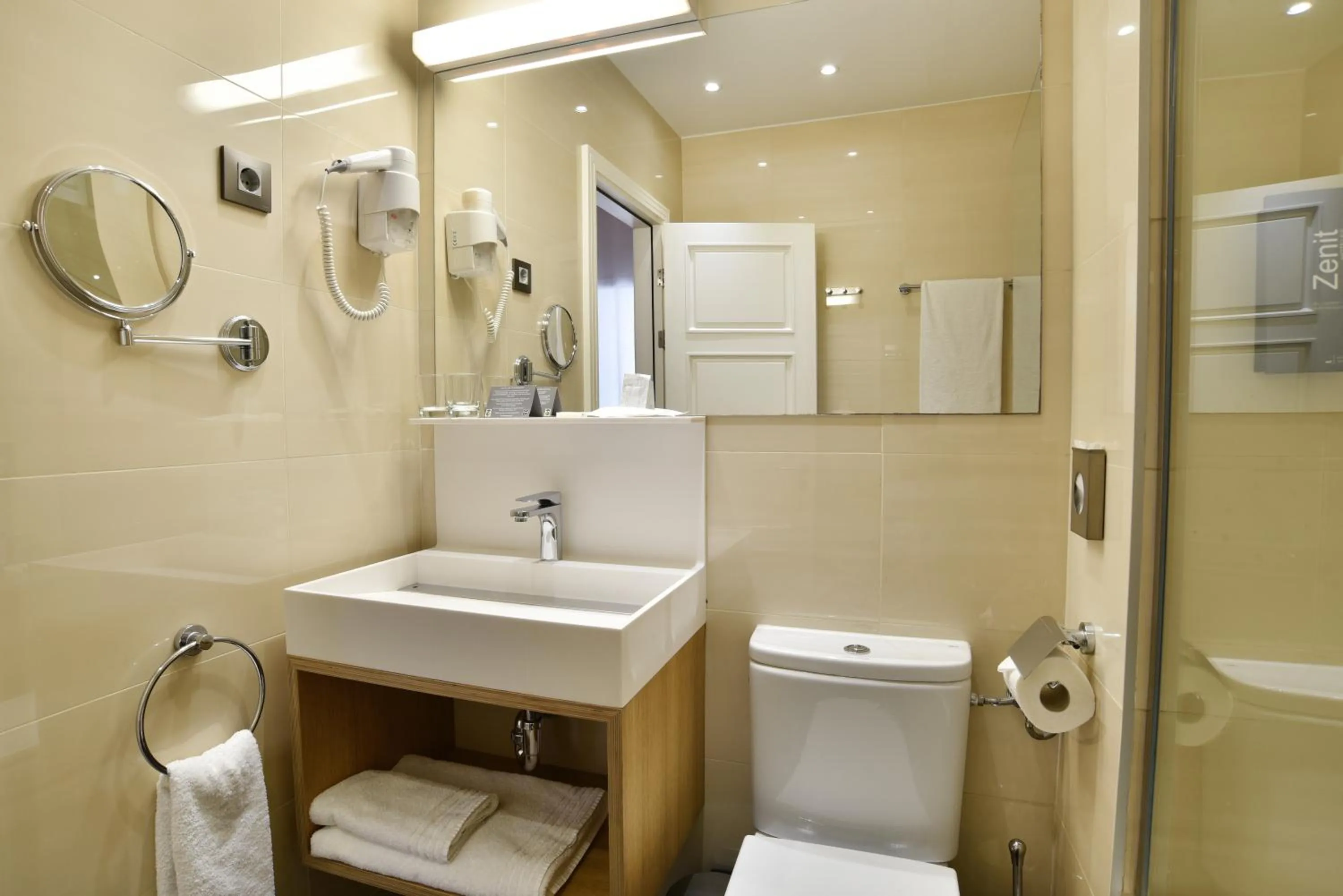 Bathroom in Hotel Zenit Budapest Palace