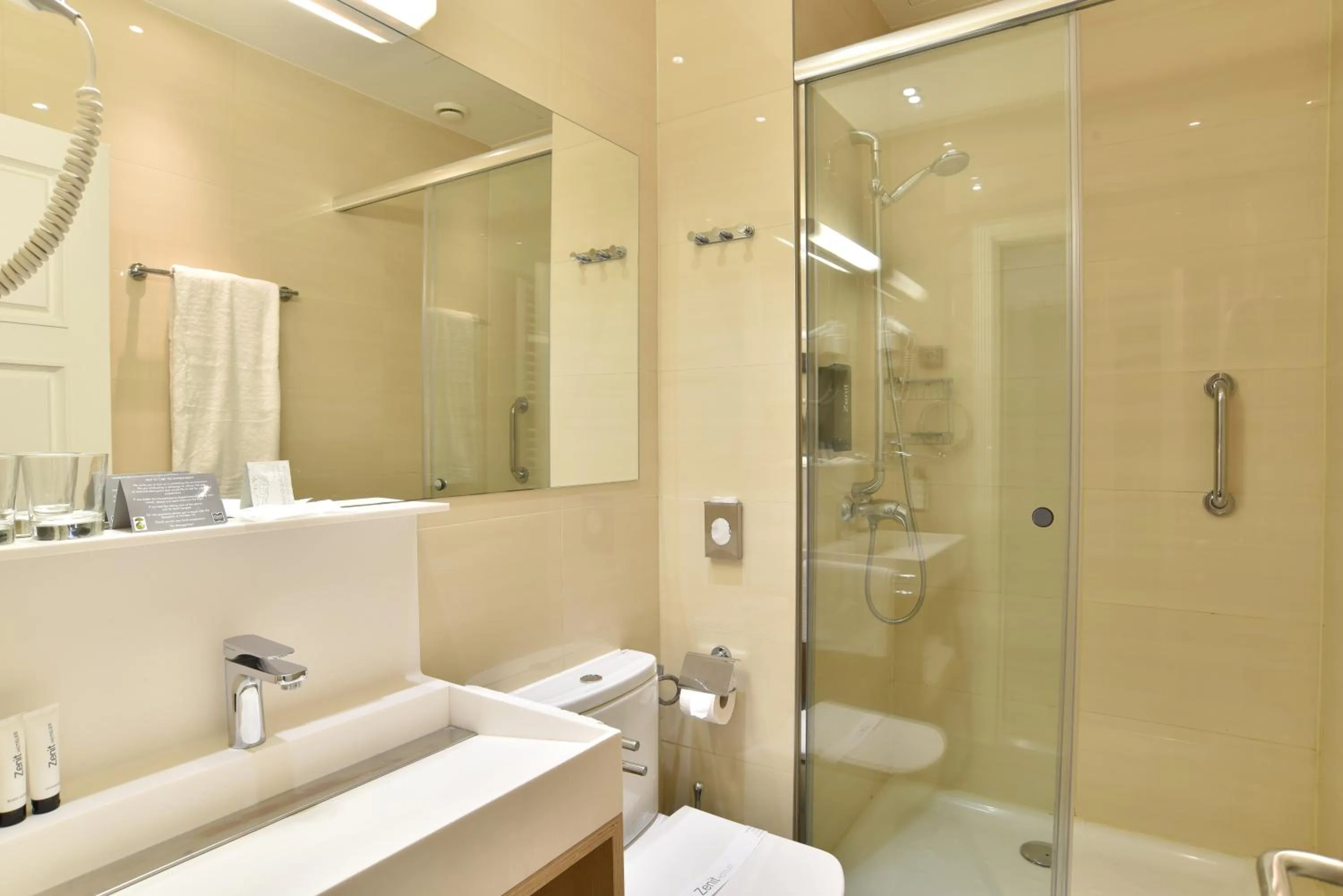 Bathroom in Hotel Zenit Budapest Palace