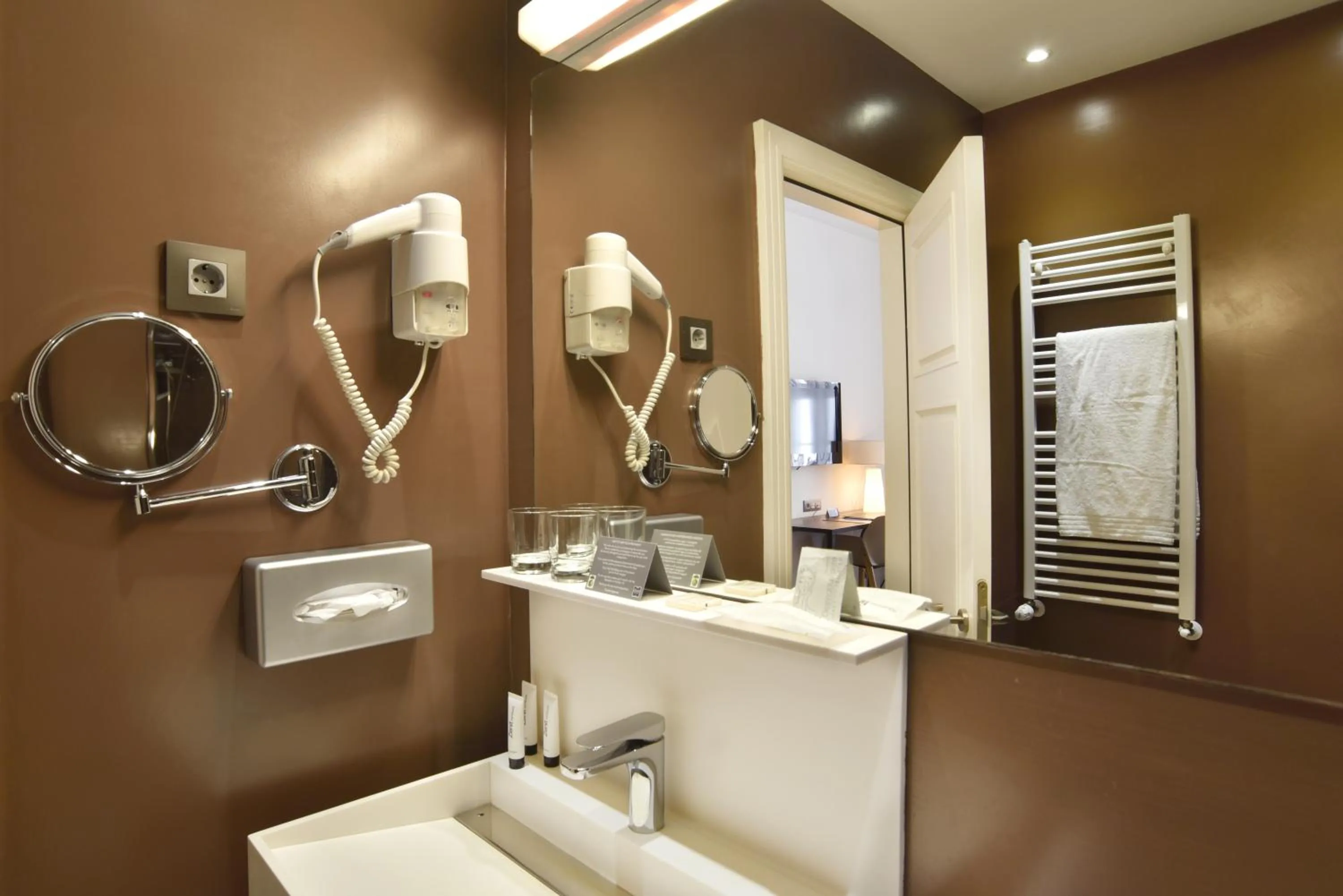 Bathroom in Hotel Zenit Budapest Palace