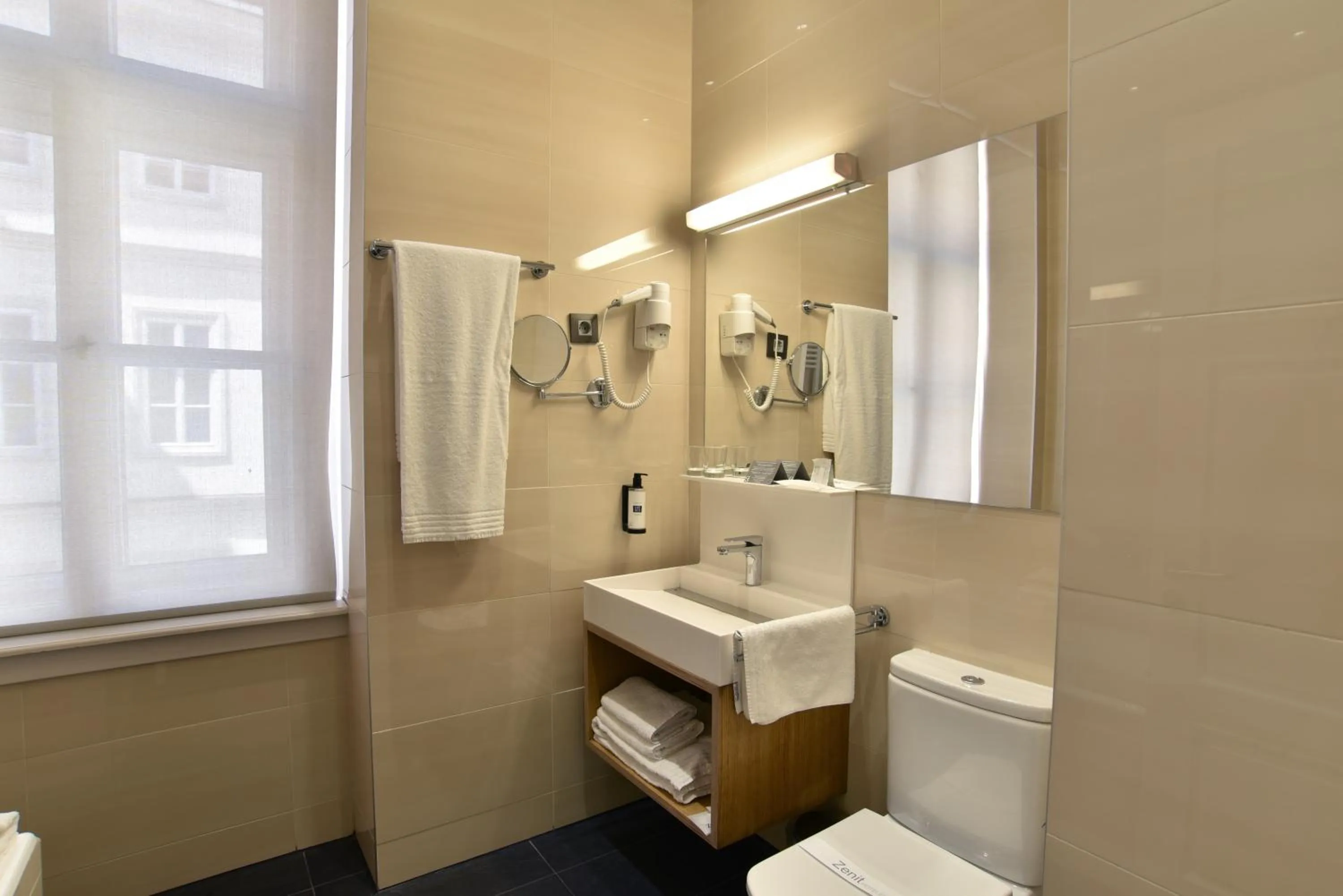 Bathroom in Hotel Zenit Budapest Palace