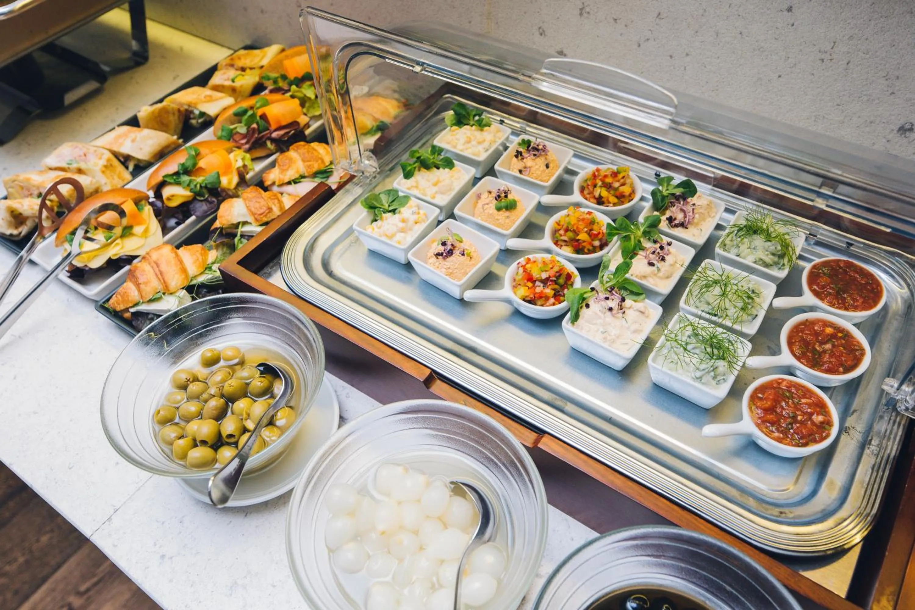 Restaurant/places to eat in Hotel Zenit Budapest Palace