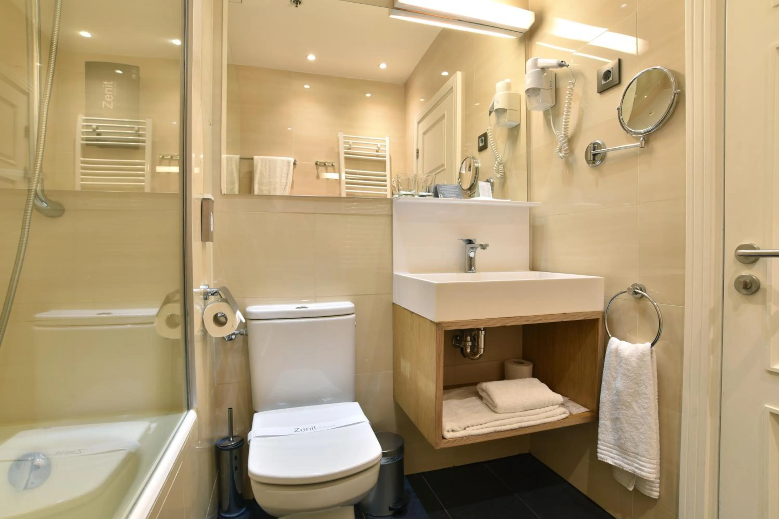 Bathroom in Hotel Zenit Budapest Palace